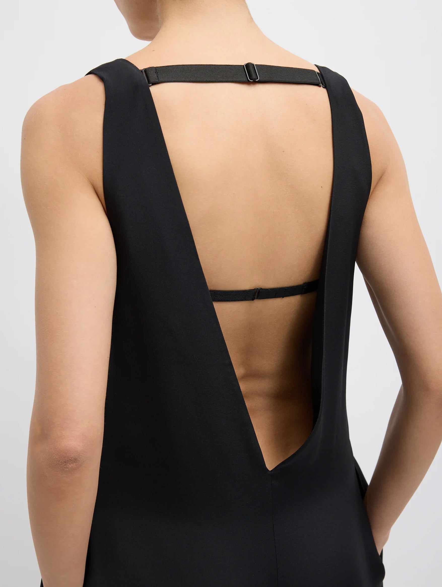 4 Ply Silk V-Neck Dress With Bra in Black