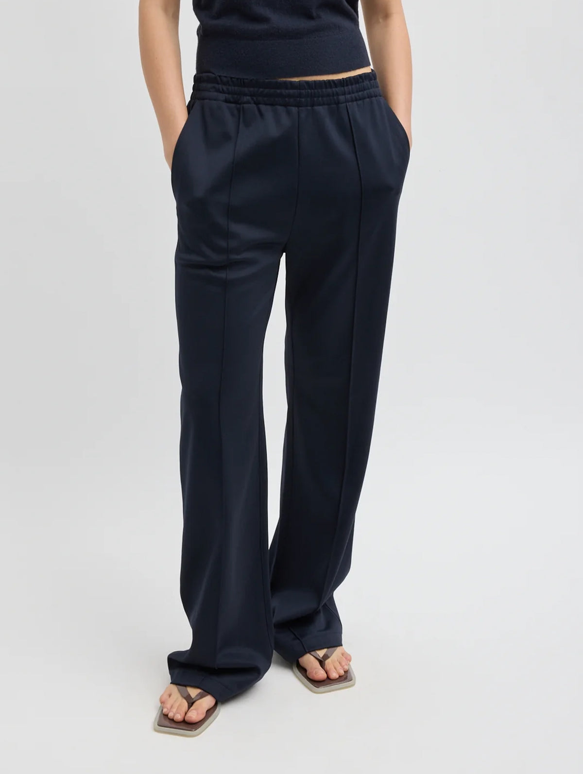 Active Knit Scottie Jogger in Navy