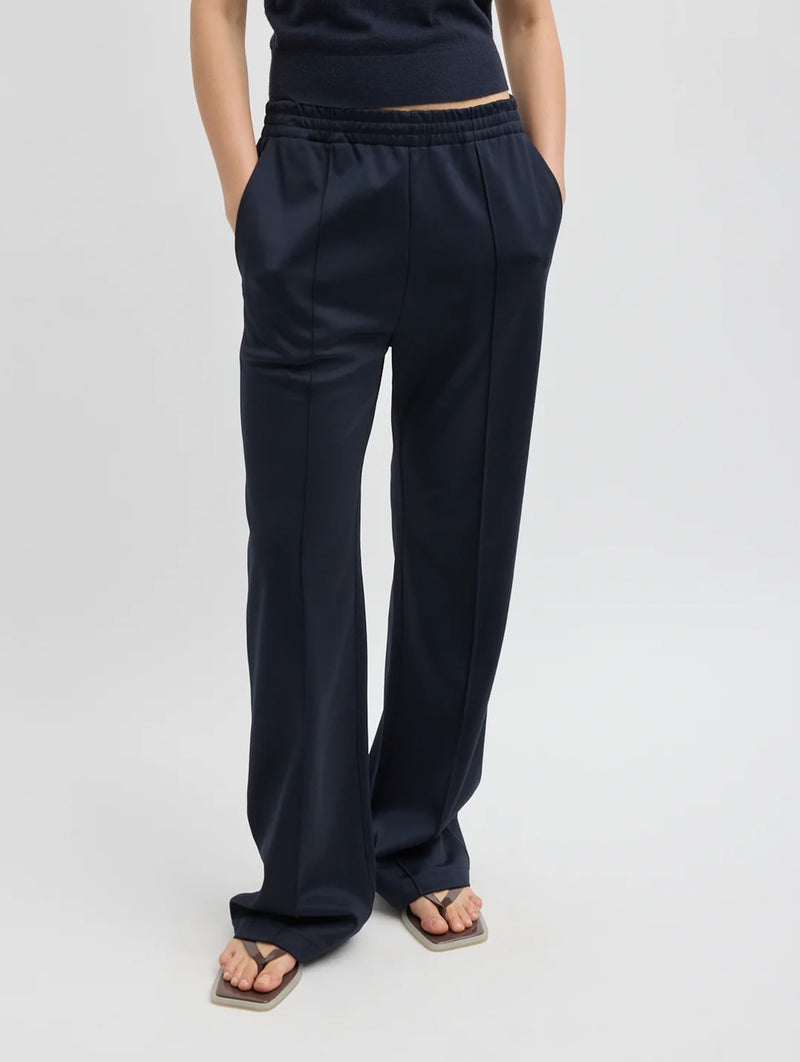 Active Knit Scottie Jogger in Navy