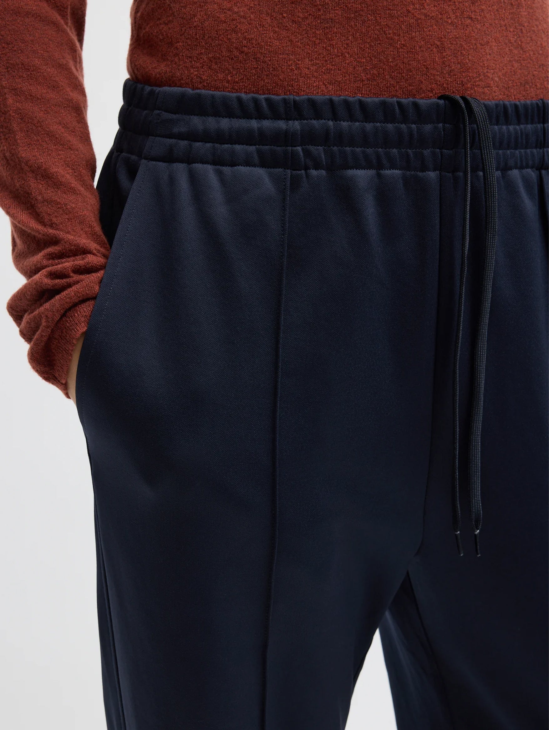 Active Knit Scottie Jogger in Navy