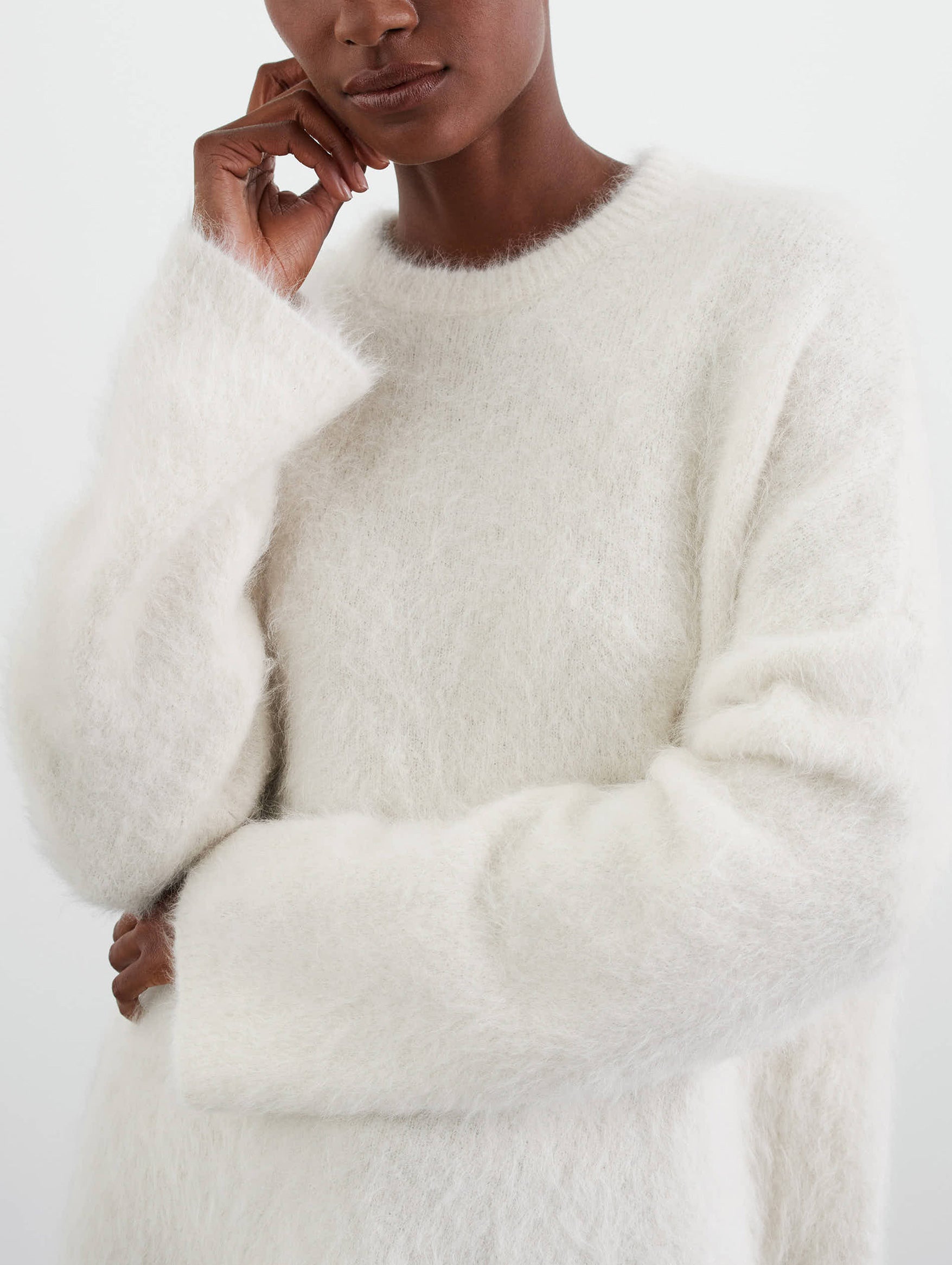 Alpaca O-Neck Sweater in Off White