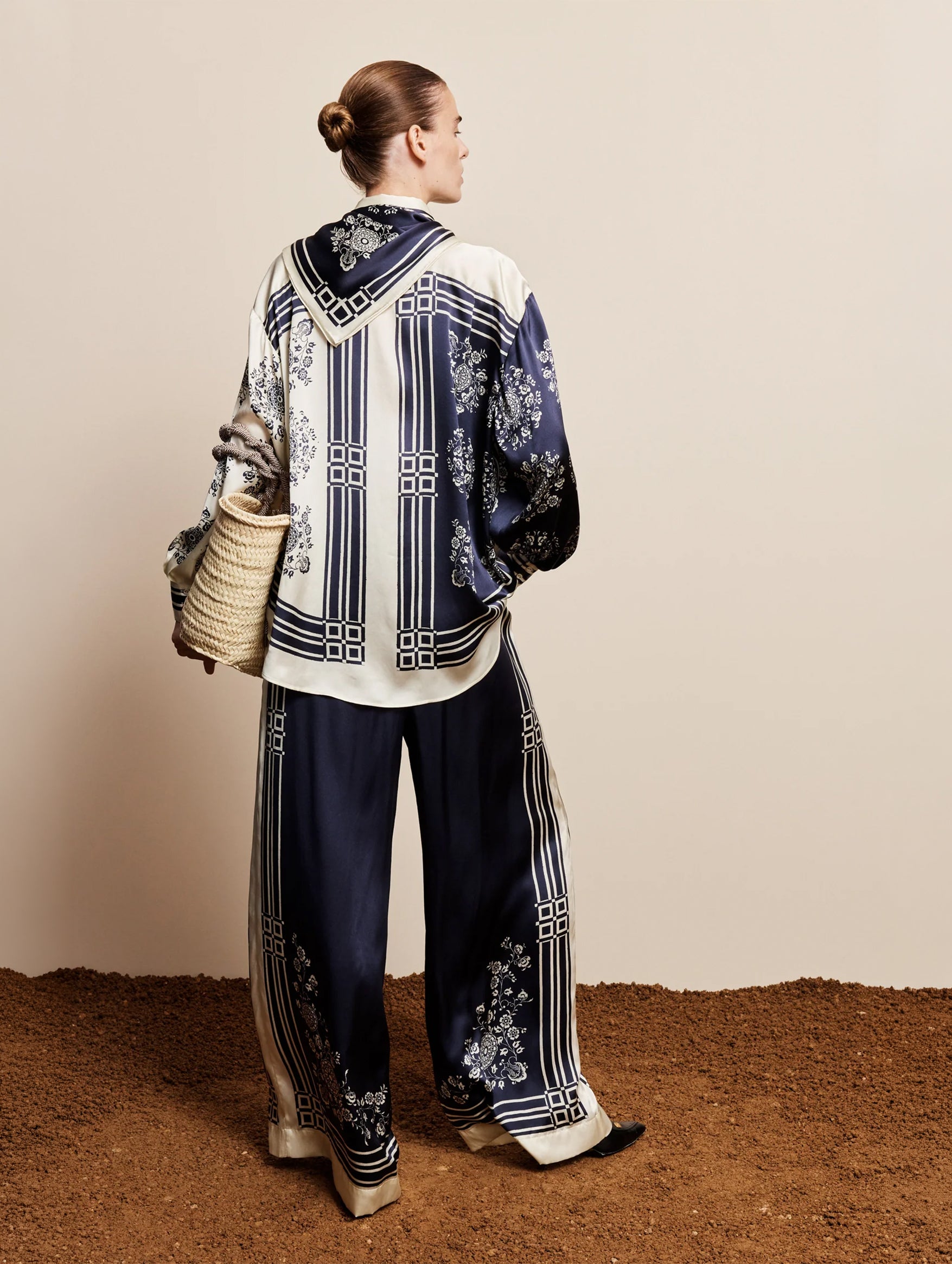 Banderra Scarf Silk Shirt in Ink