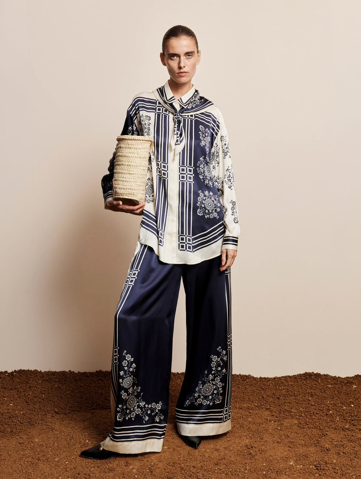 Banderra Silk Pant in Ink