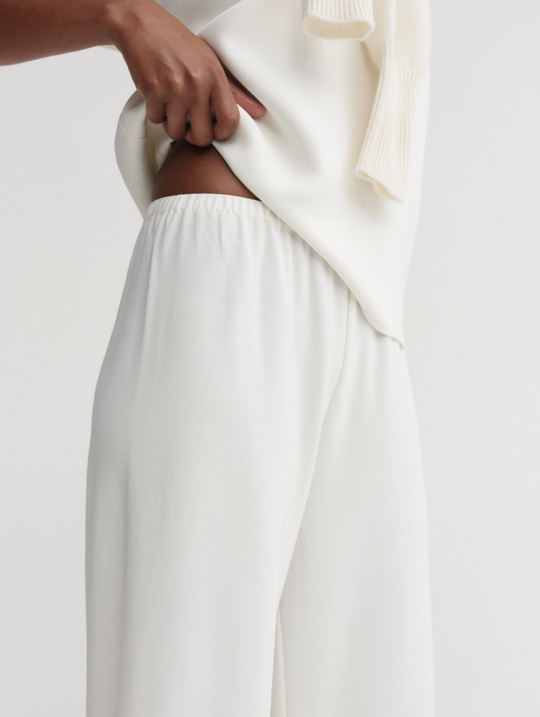 Bea Crepe Pants in Cream