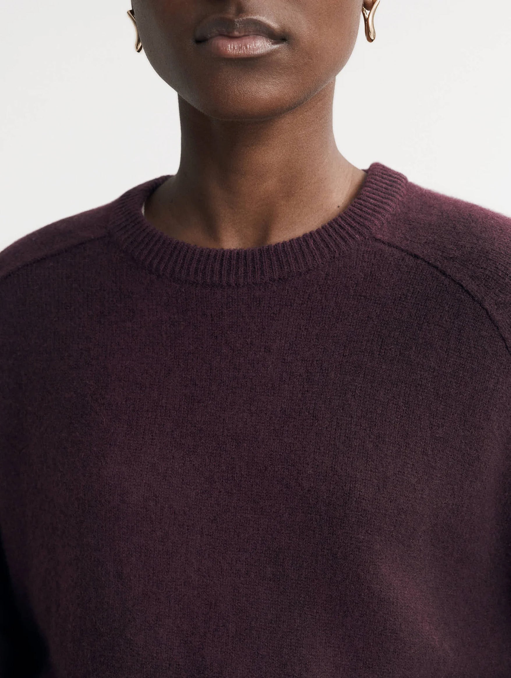 Boyfriend O-Neck Cashmere Sweater in Mulberry