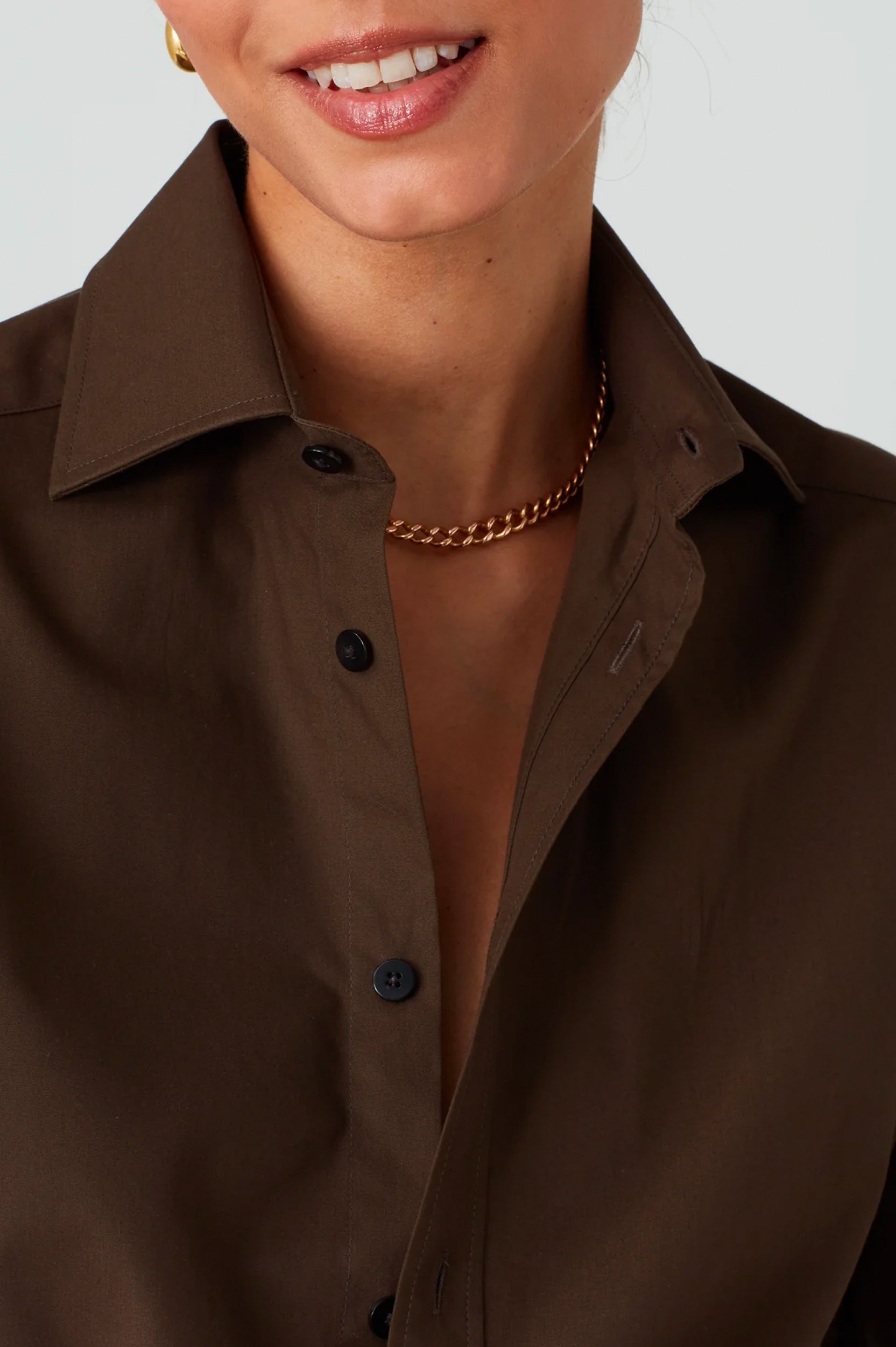 The Boyfriend Shirt in Fine Poplin Chocolate