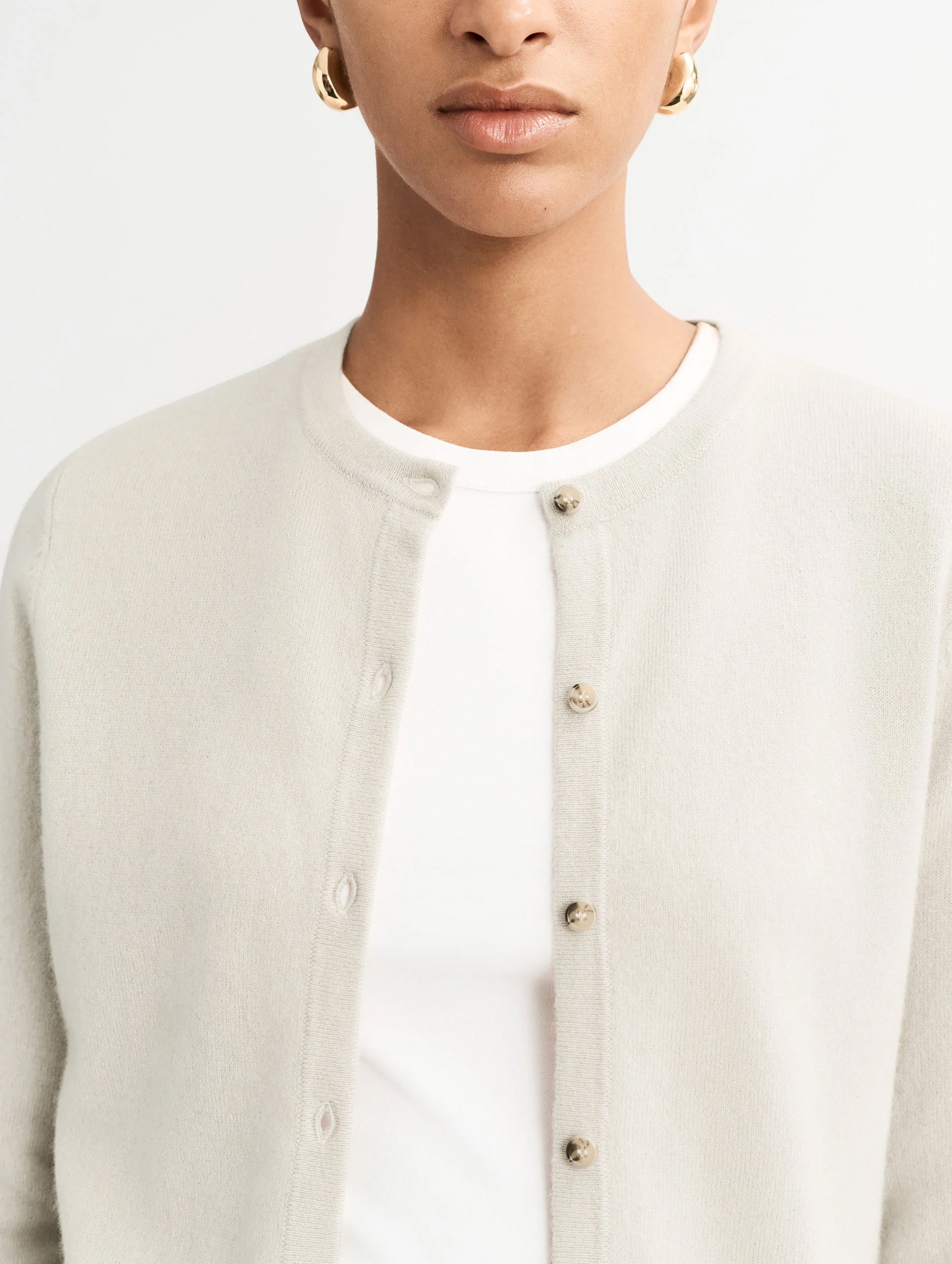 Classic Cashmere Cardigan in Chalk
