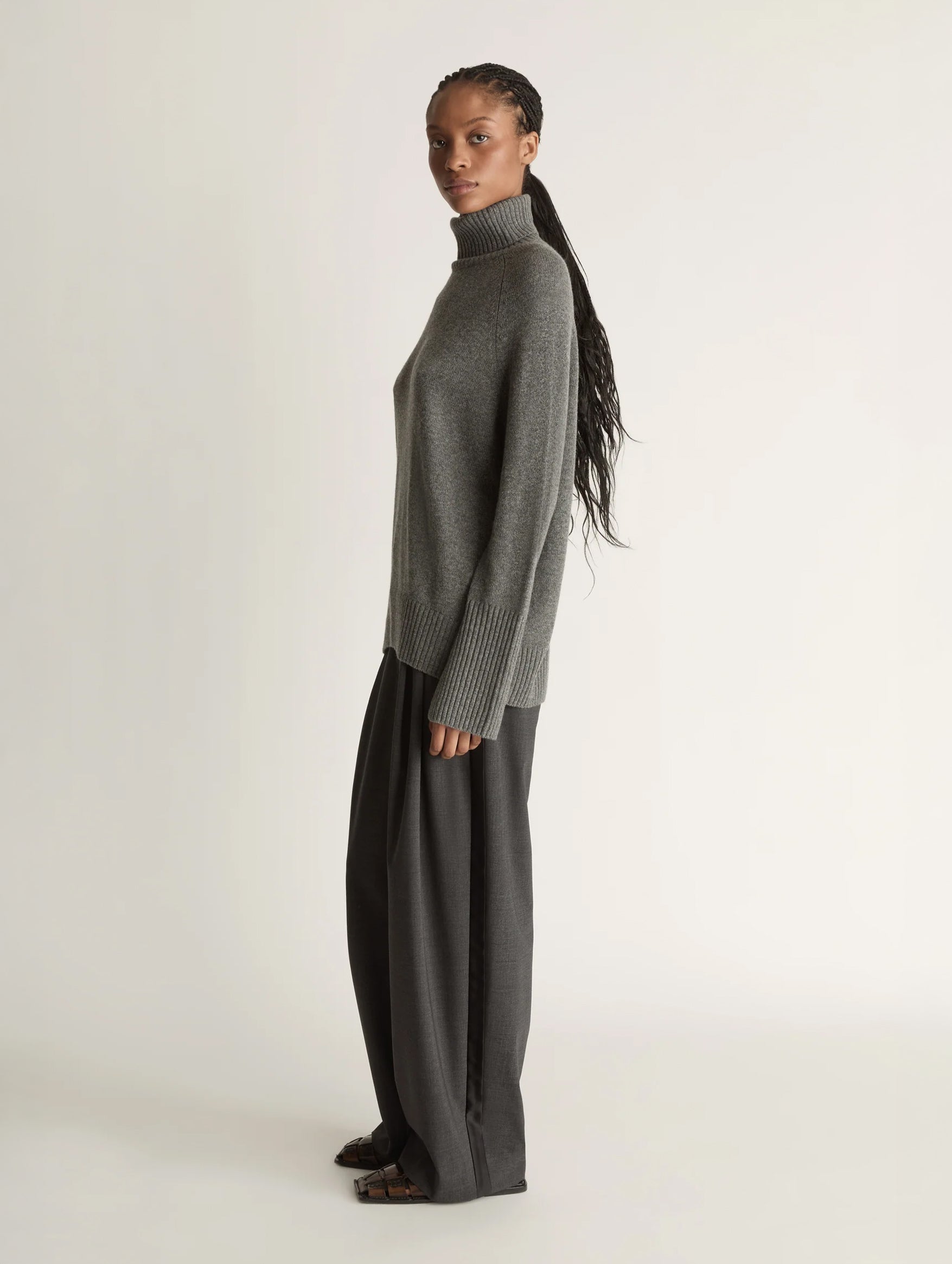 Cashmere Turtleneck in Dark Grey