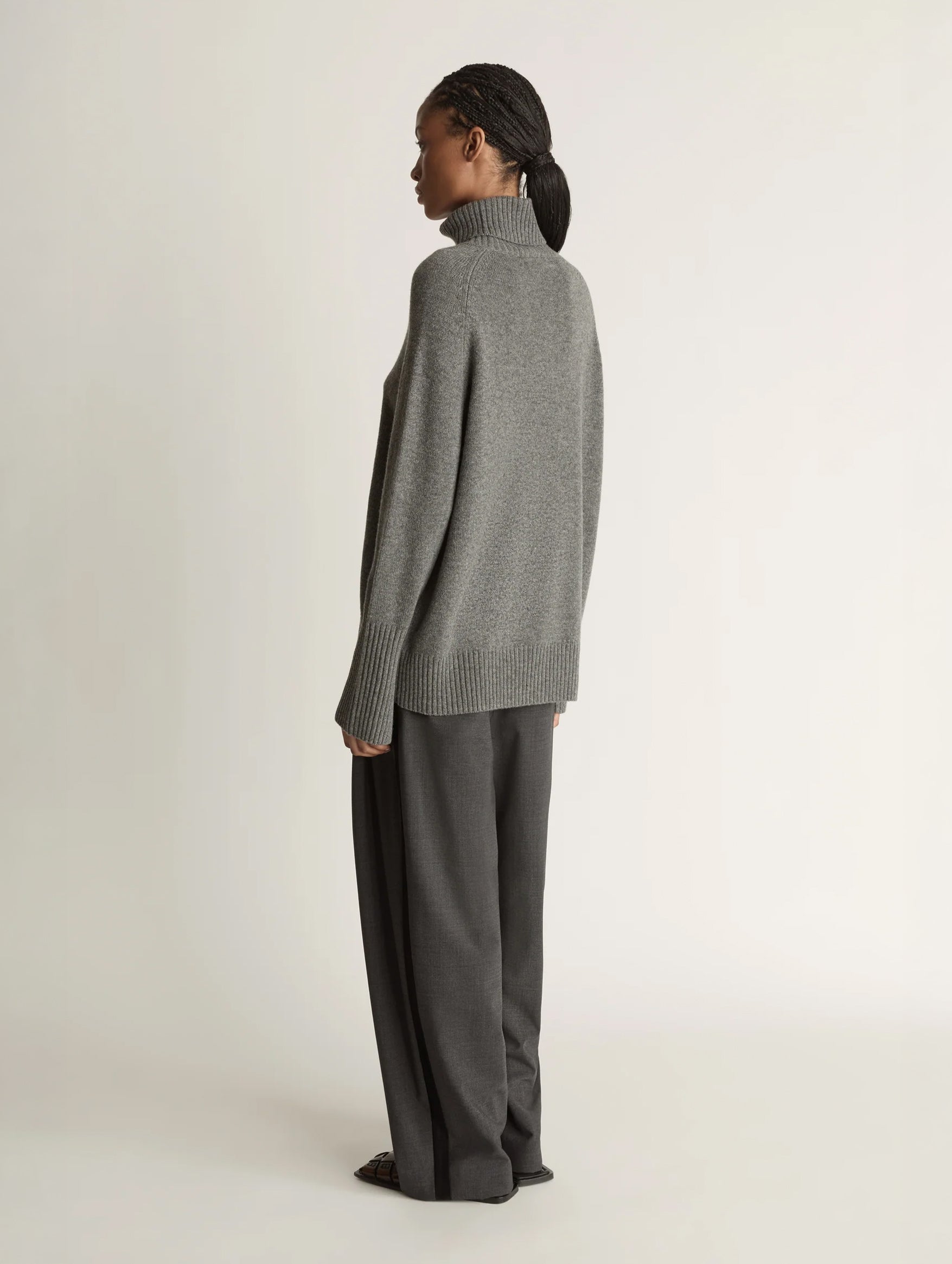 Cashmere Turtleneck in Dark Grey