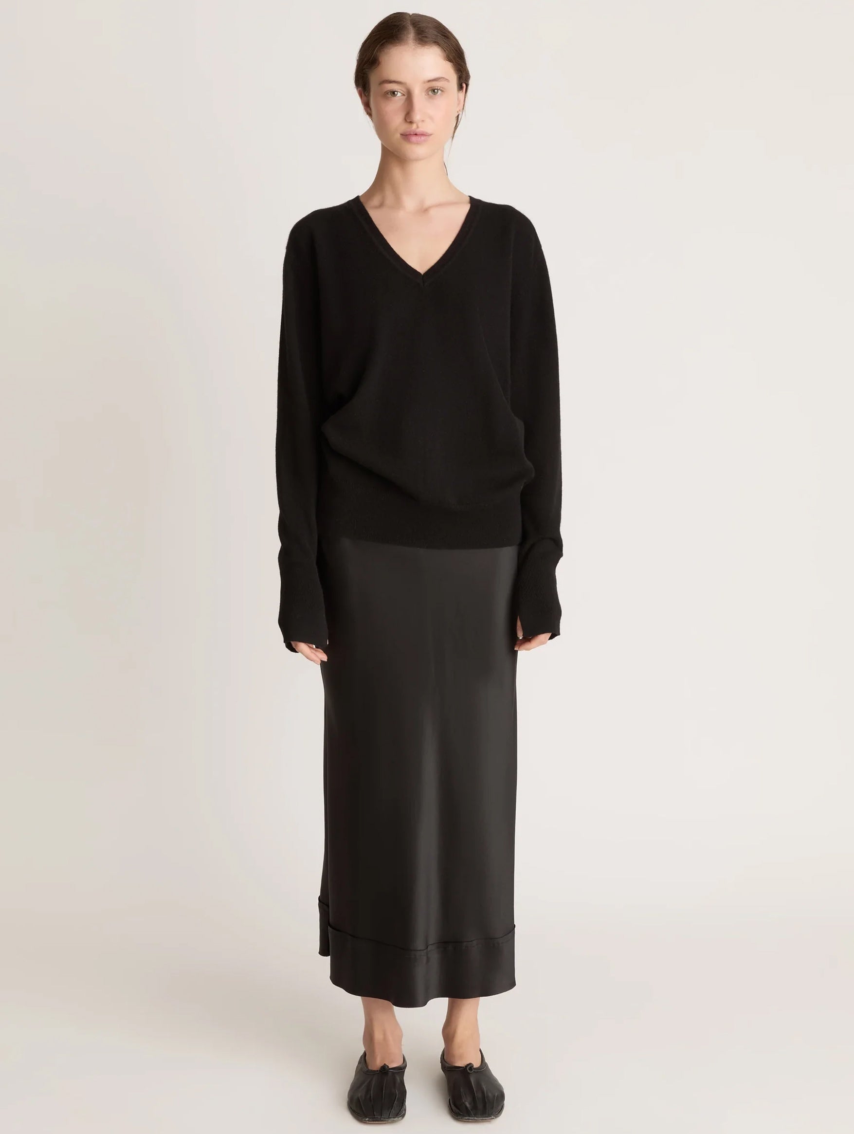 Cashmere V Neck Sweater in Black