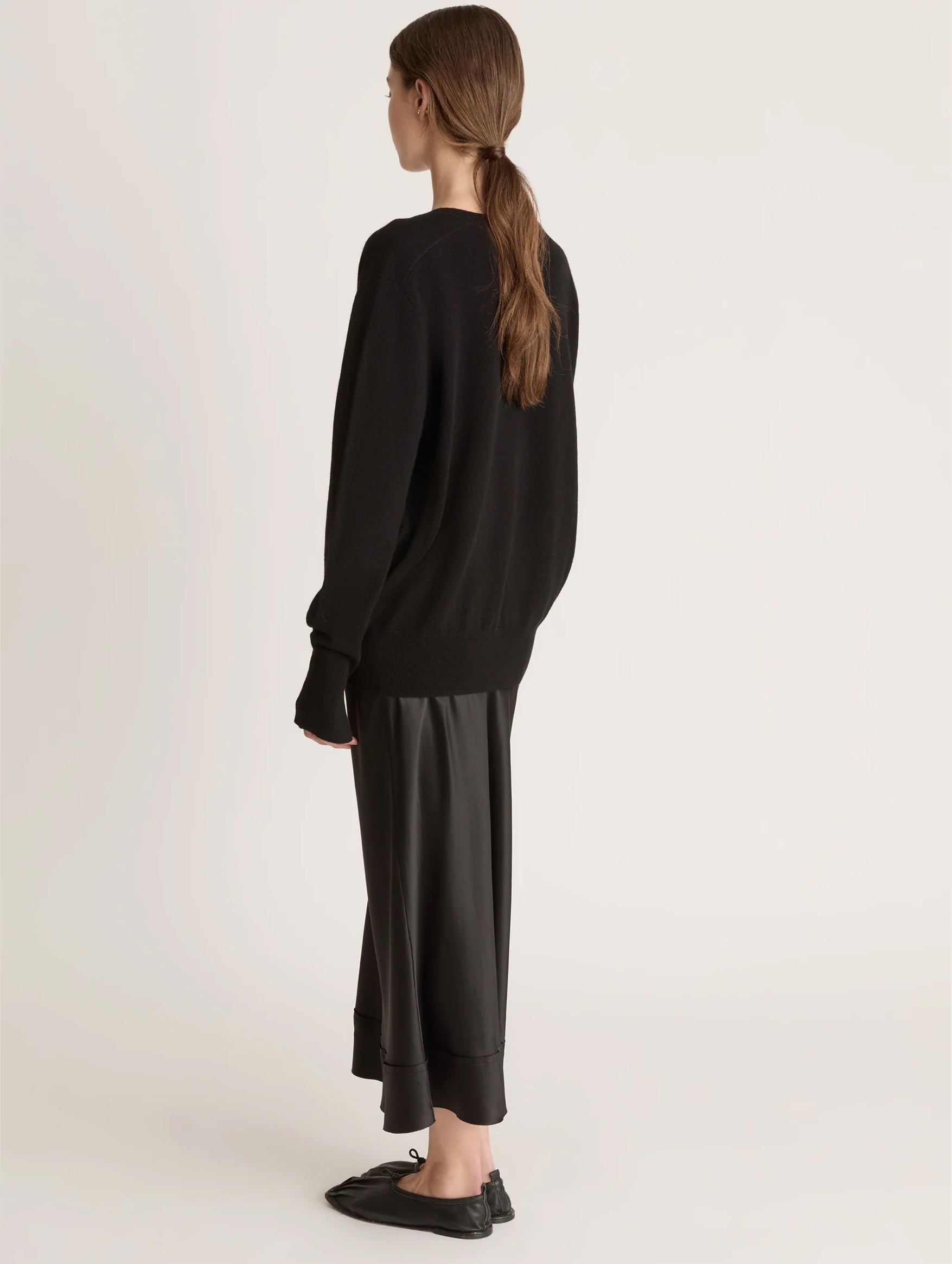 Cashmere V Neck Sweater in Black