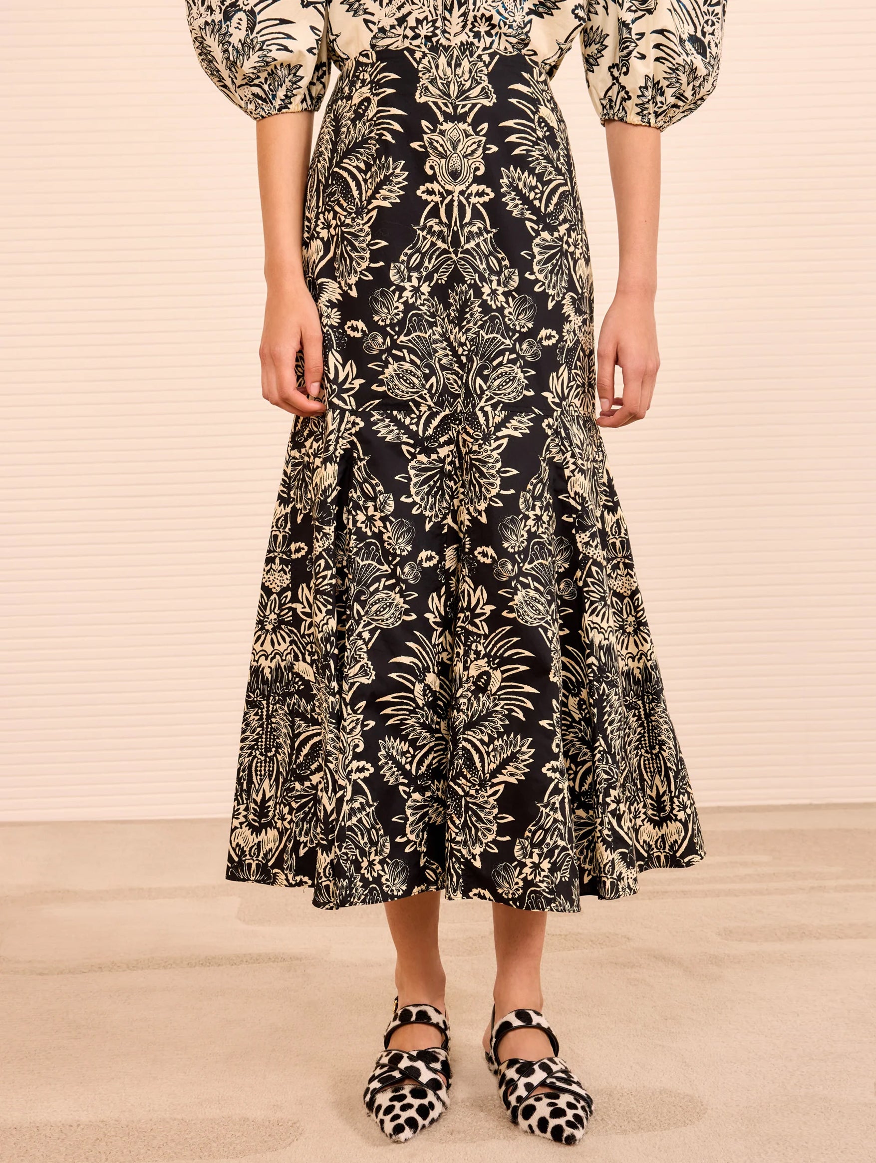 Clarisse Trumpet Midi Skirt in Noir Flora