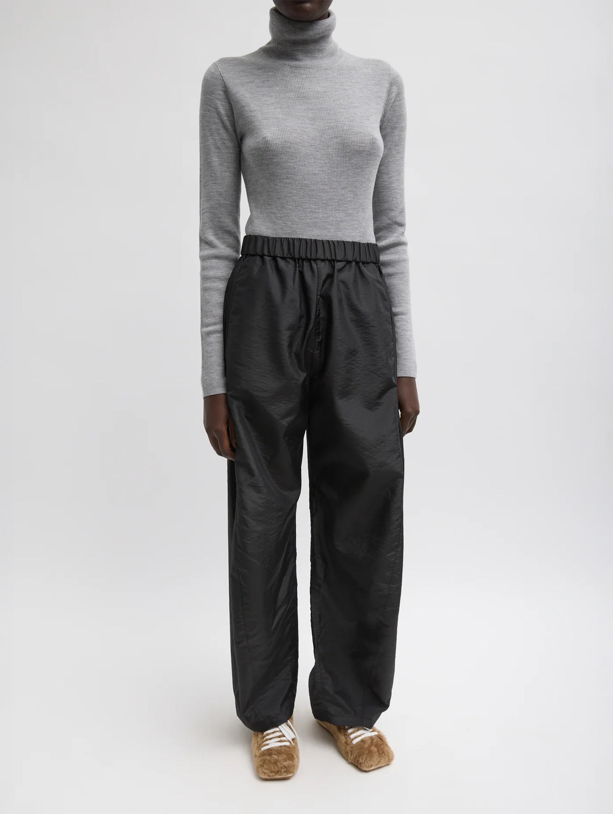 Crispy Nylon Short Winslow Pant in Black
