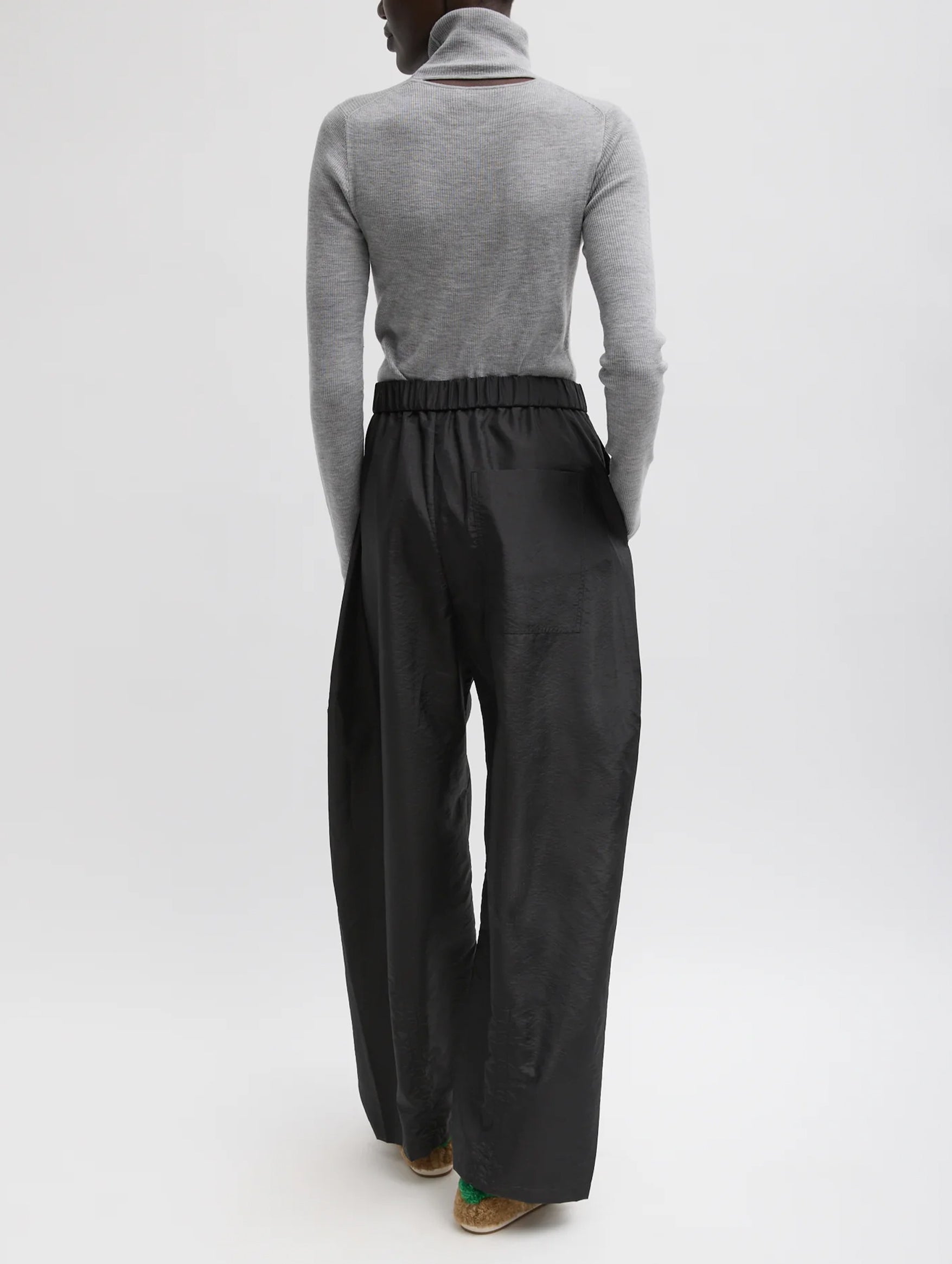 Crispy Nylon Short Winslow Pant in Black