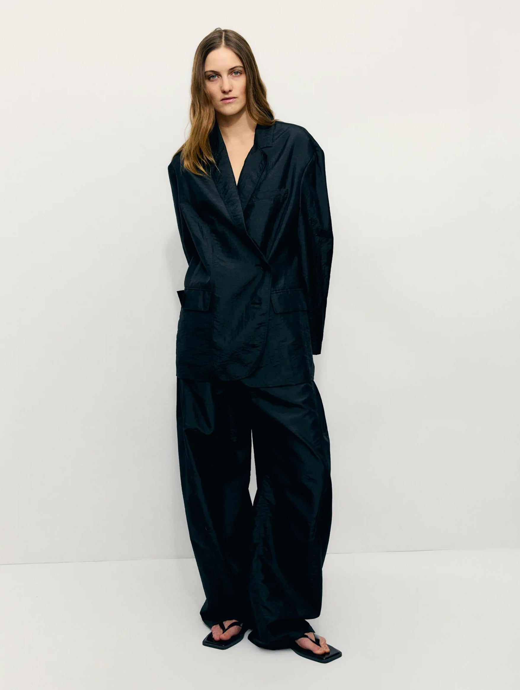 Crispy Nylon Short Winslow Pant in Black