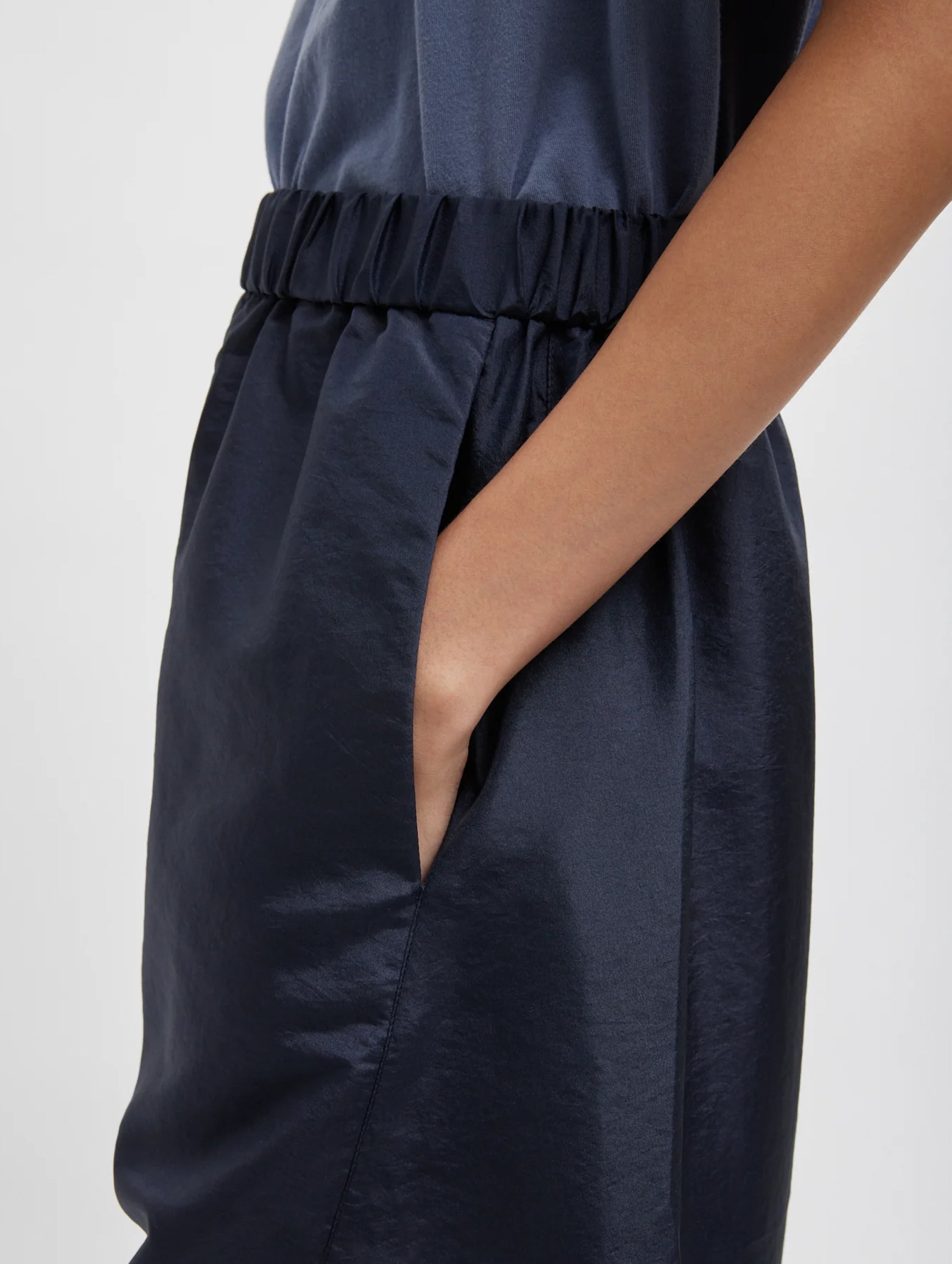 Crispy Nylon Short Winslow Pant in Navy