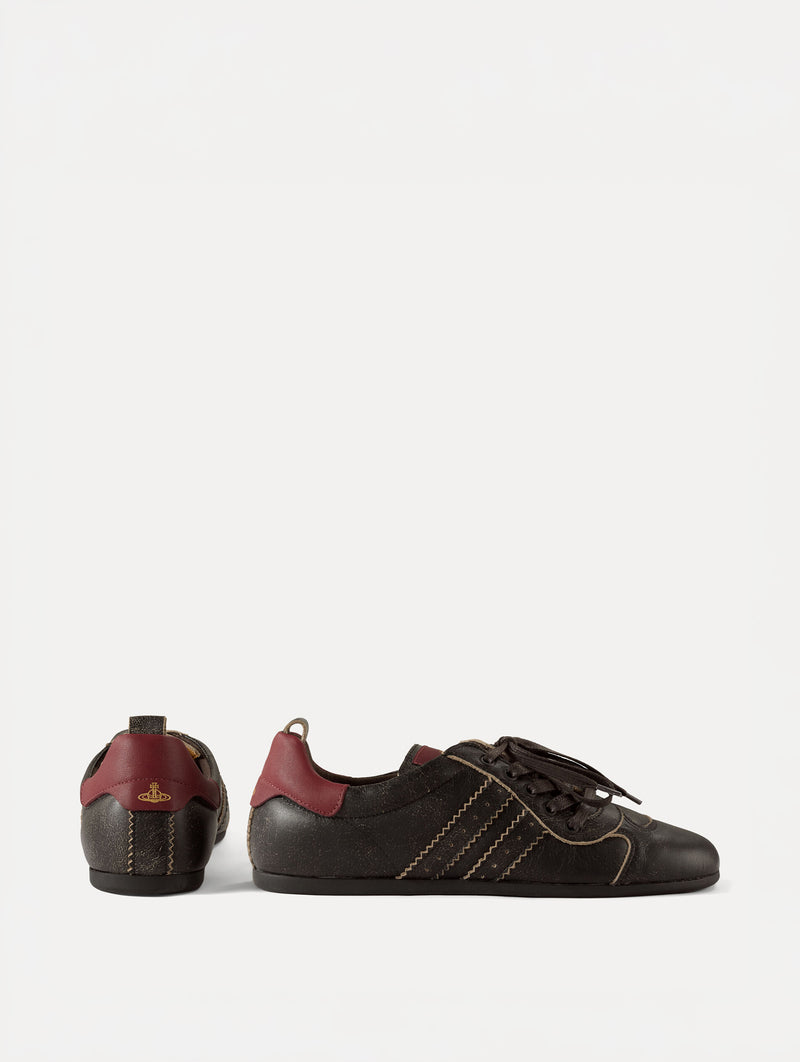 Drunken Trainer in Off Black
