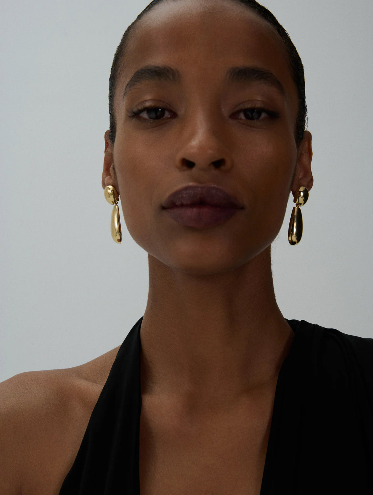 Drop Earrings in Gold