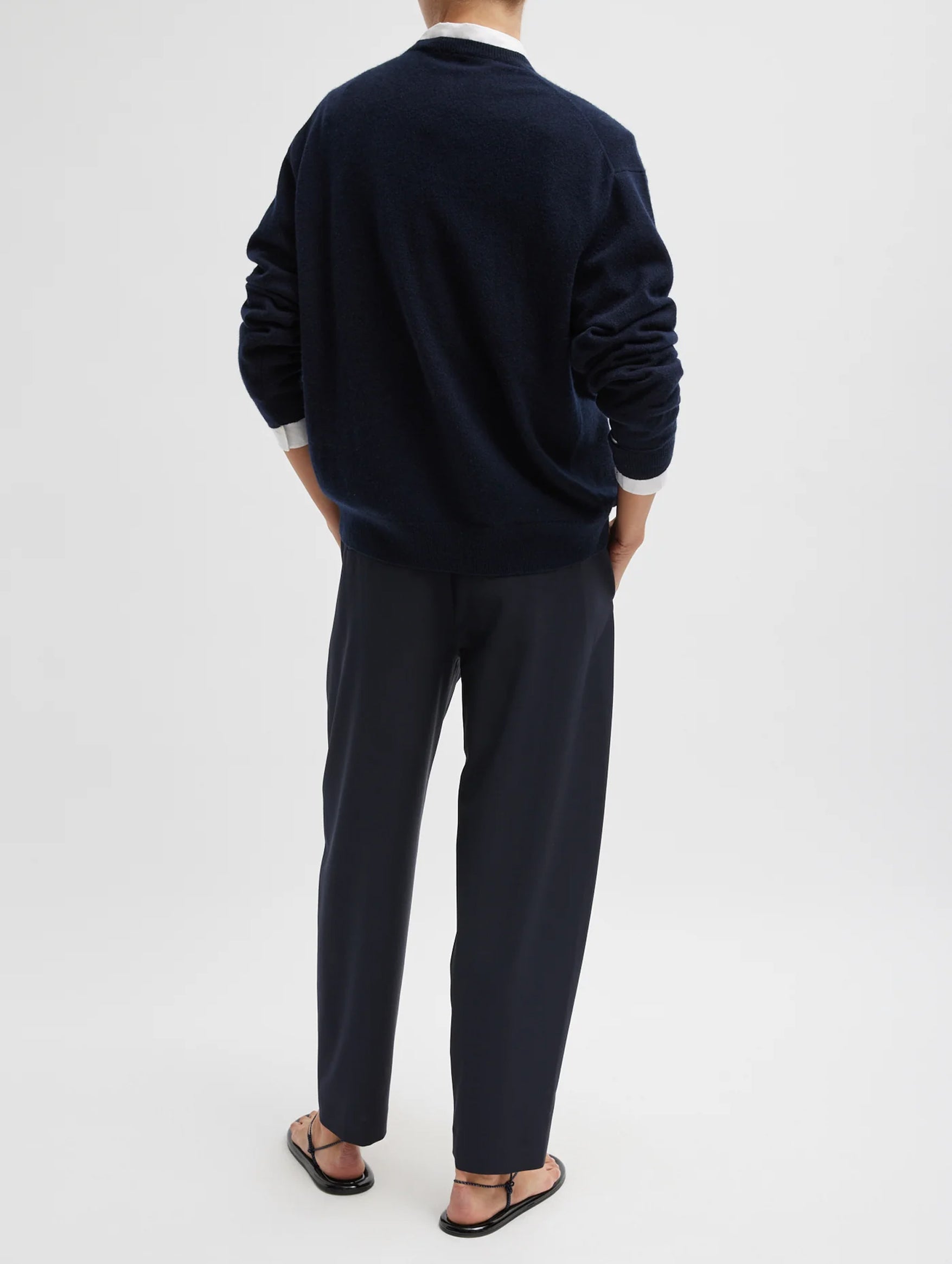 Washable Cashmere Easy V-Neck Sweater in Navy