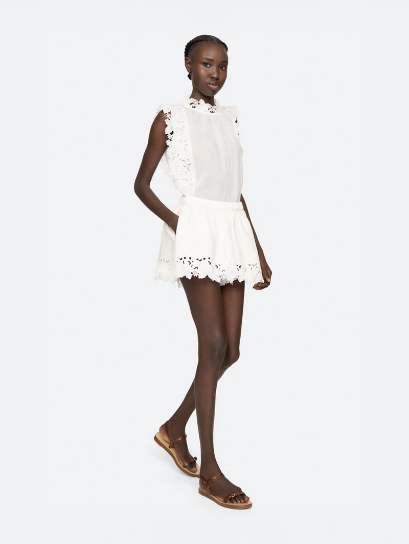 Eleannora Shorts in White