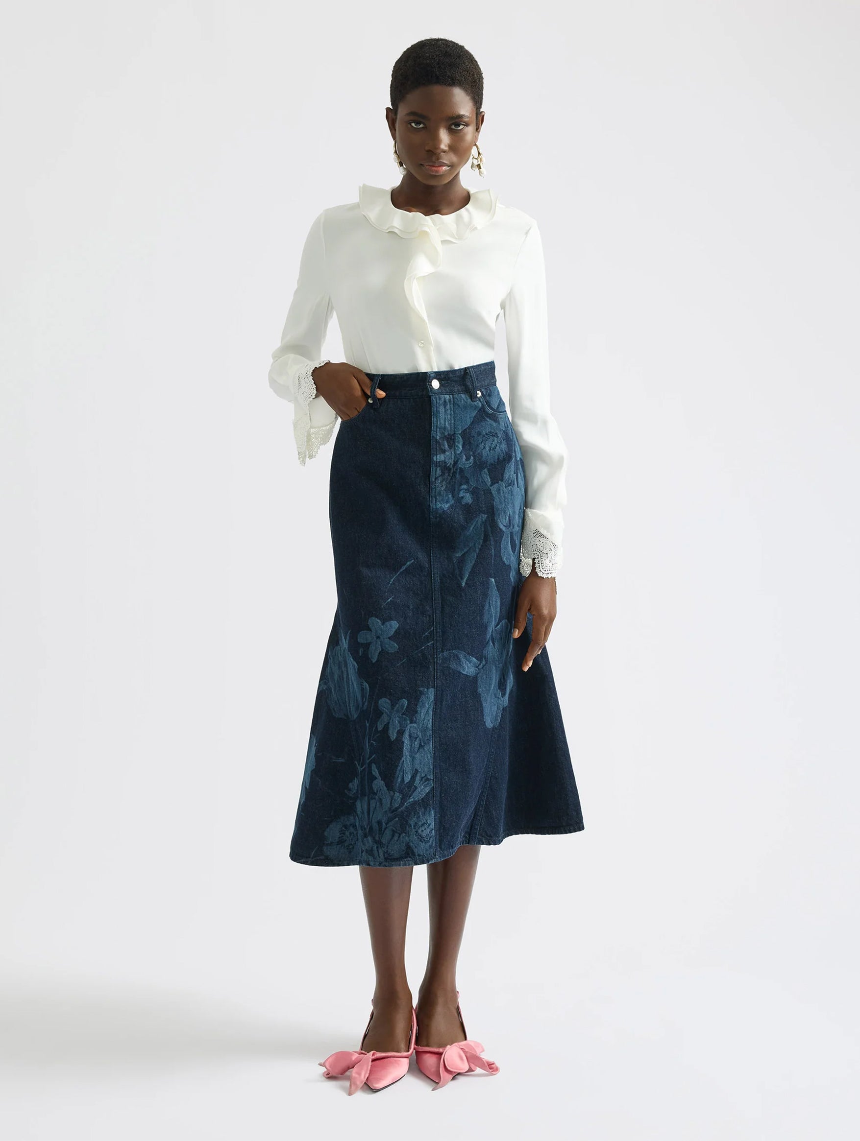Fluted Midi Skirt in Dutch Flower Painting Indigo