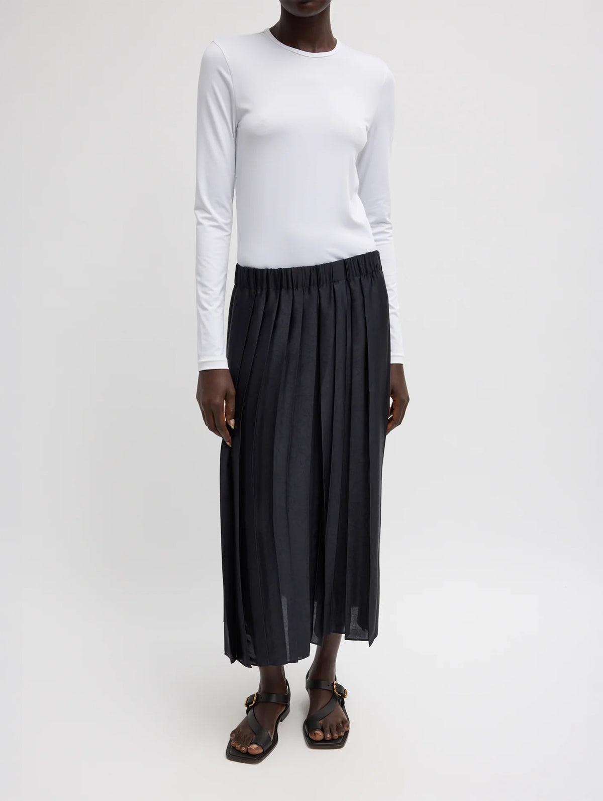 Feather Weight Pleated Pull On Skirt in Black