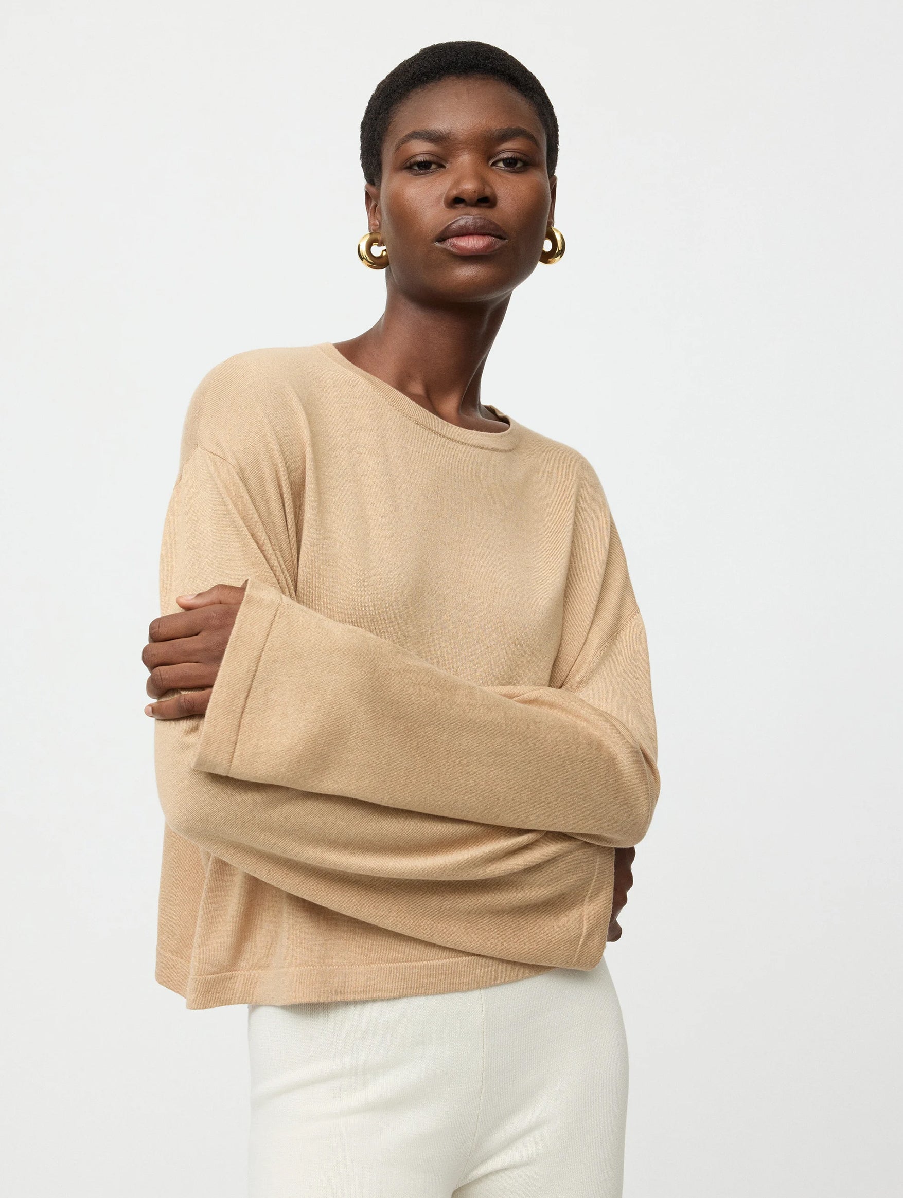 Fine Knit Cashmere Crewneck in Camel
