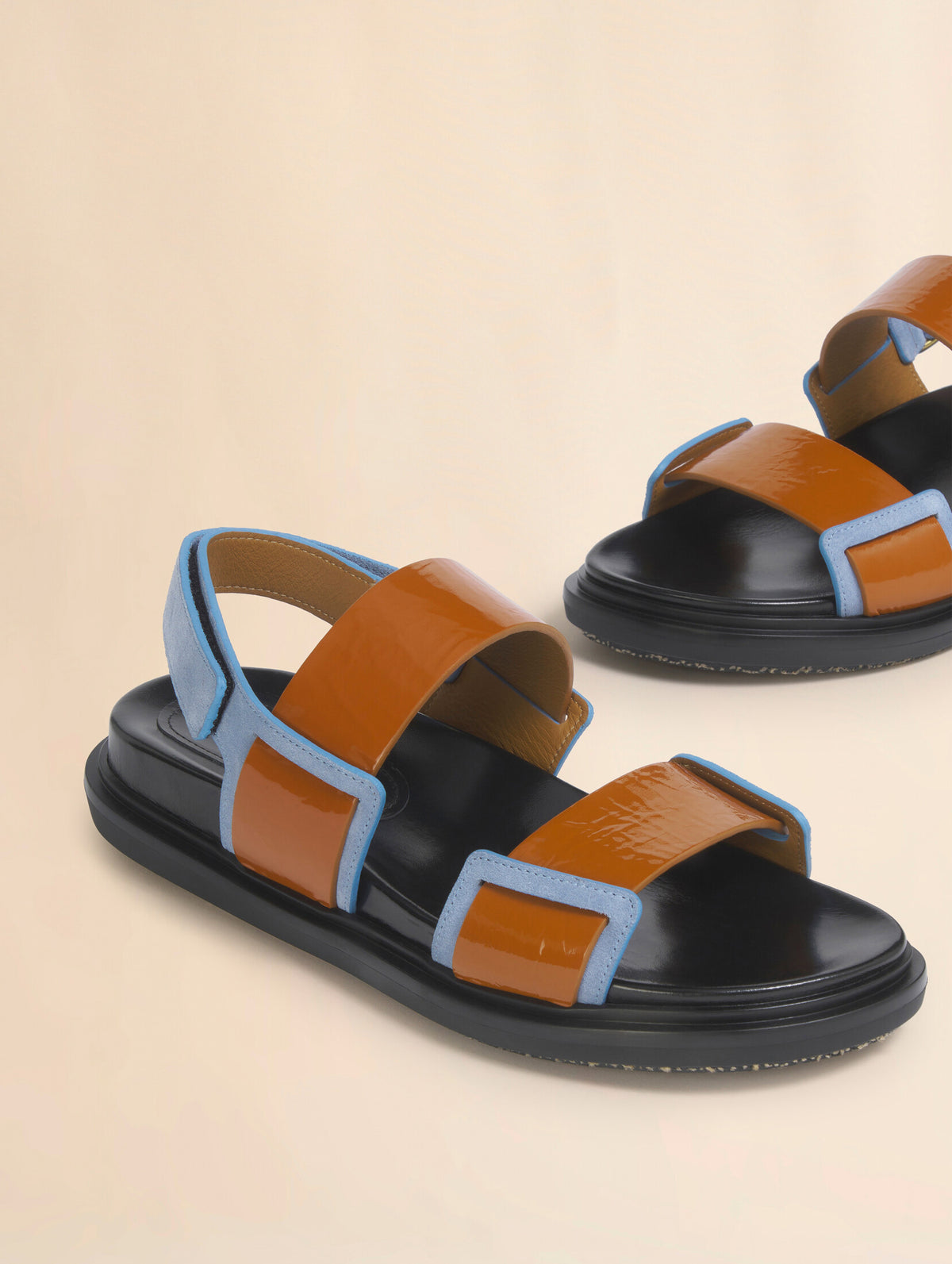 Fussbett Double-Strap Sandal in Light Brown and Blue