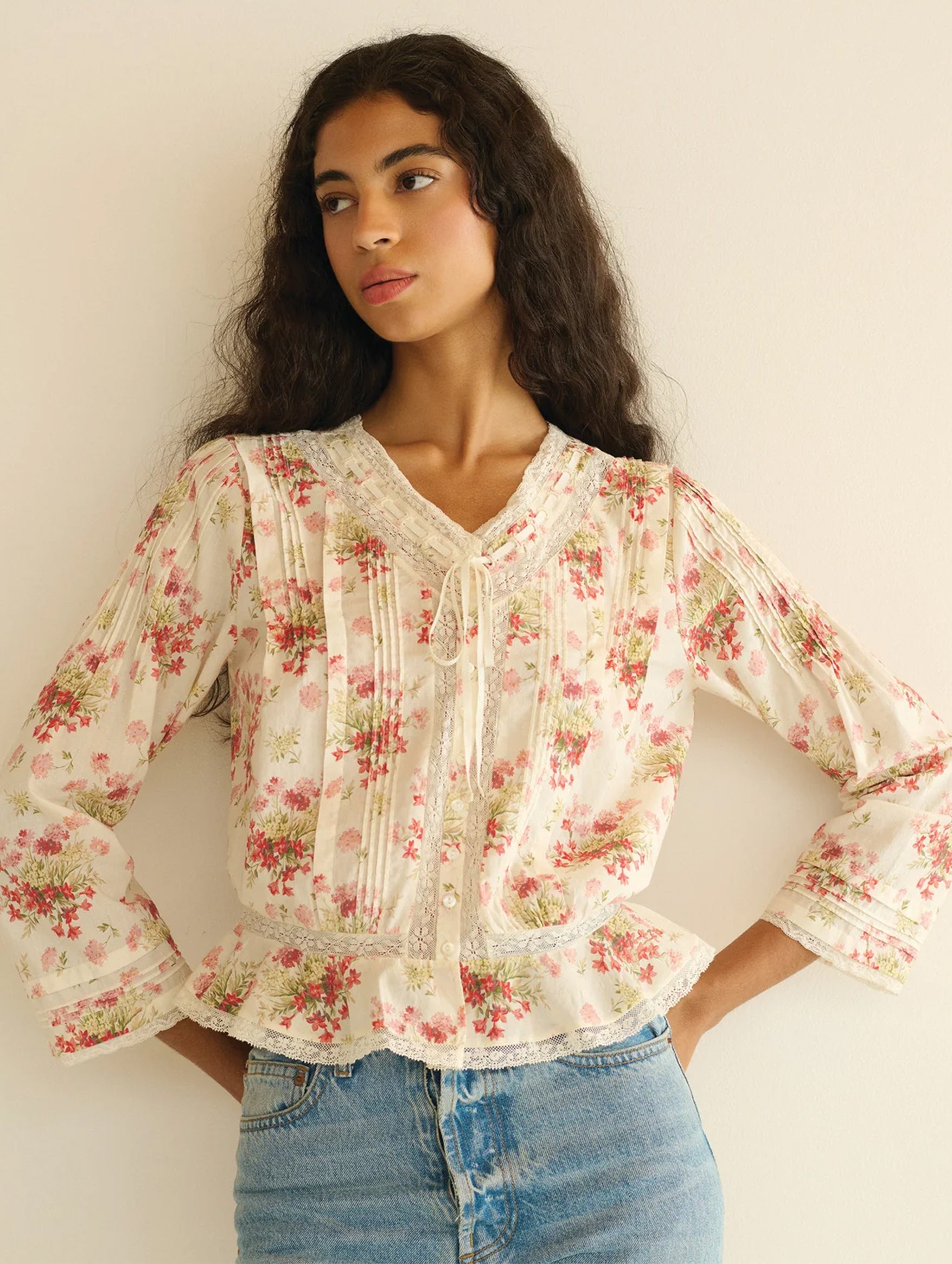 Hillock Top in Ivory Lantana Floral