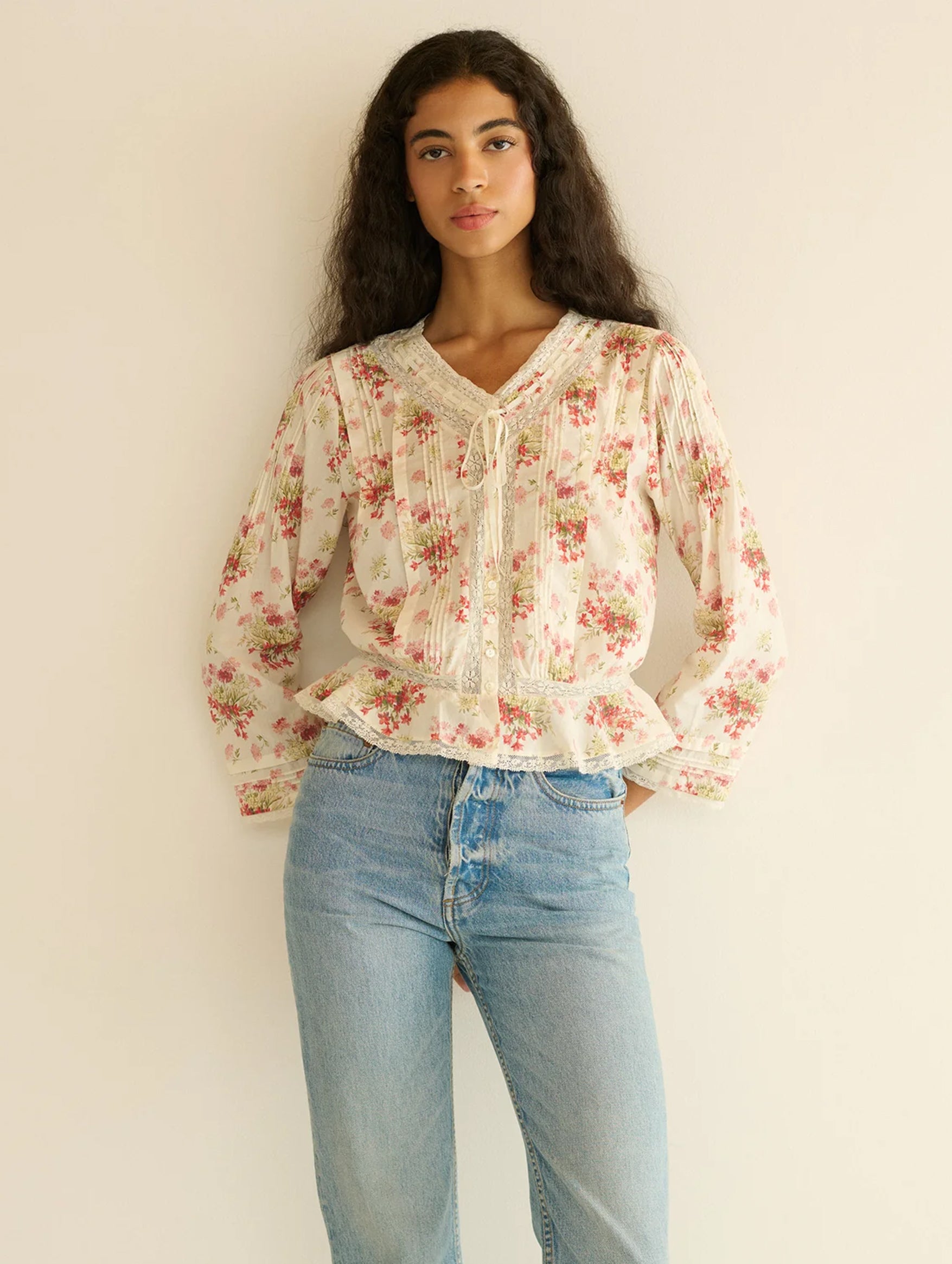 Hillock Top in Ivory Lantana Floral