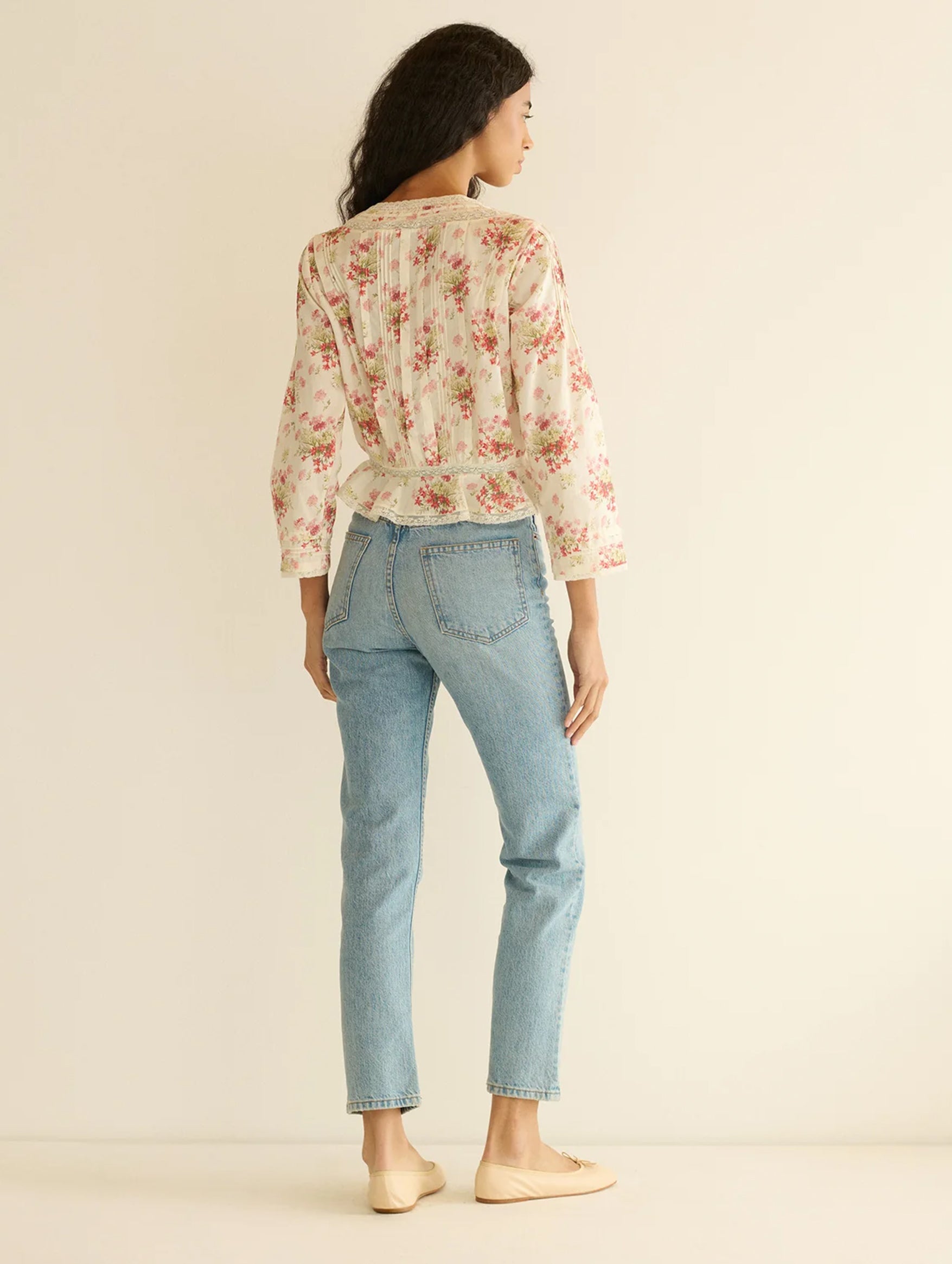 Hillock Top in Ivory Lantana Floral