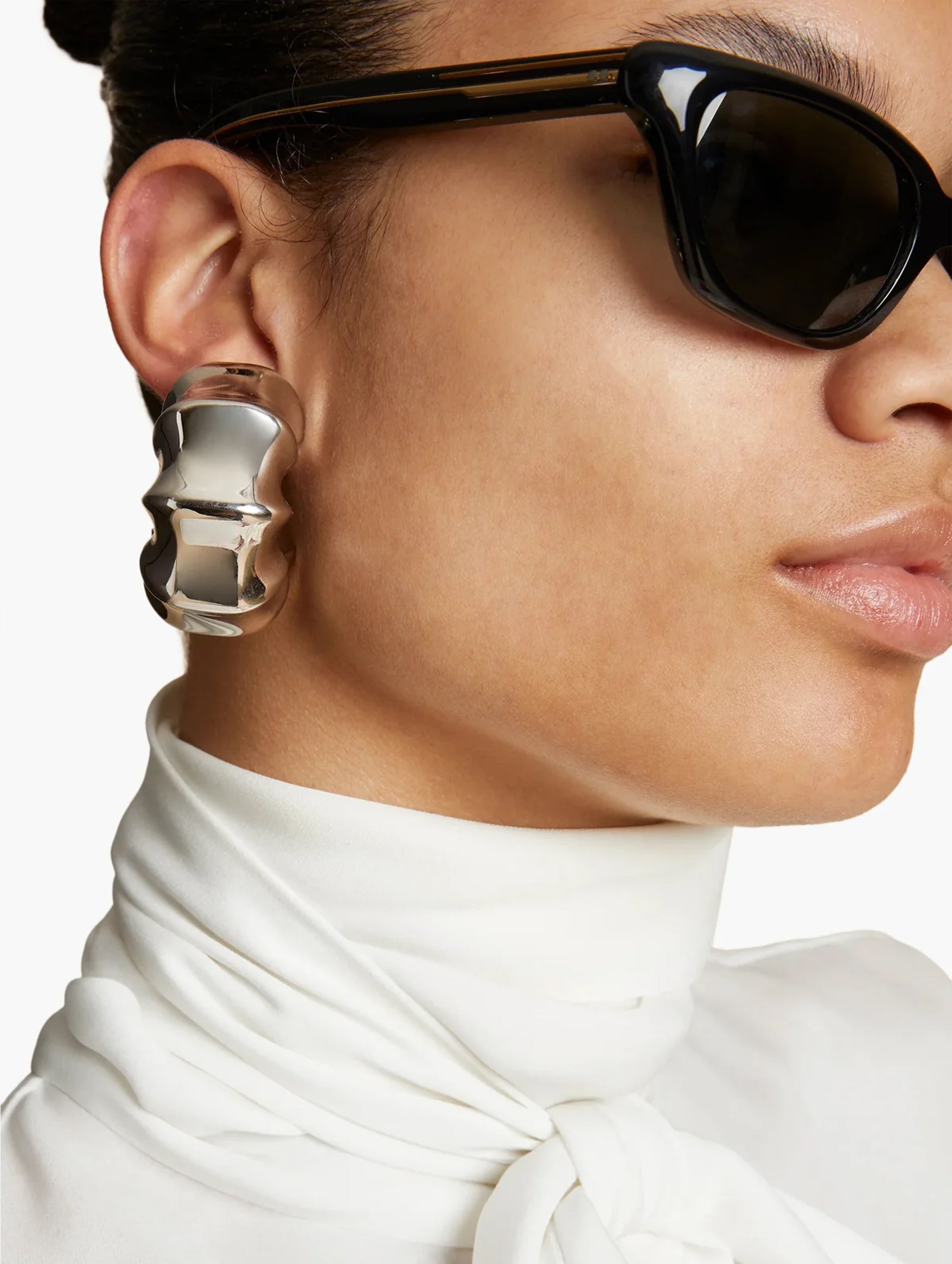 The Medium Julius Loop Earrings in Silver