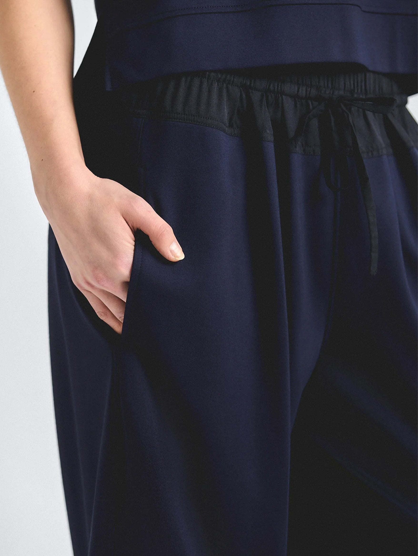 Kamaria Double Jersey Pull On Cargo Pant in Navy