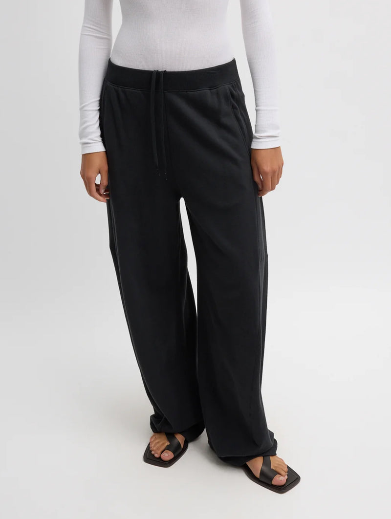 Light Weight Sweatshirting Winslow Pant Short in Black