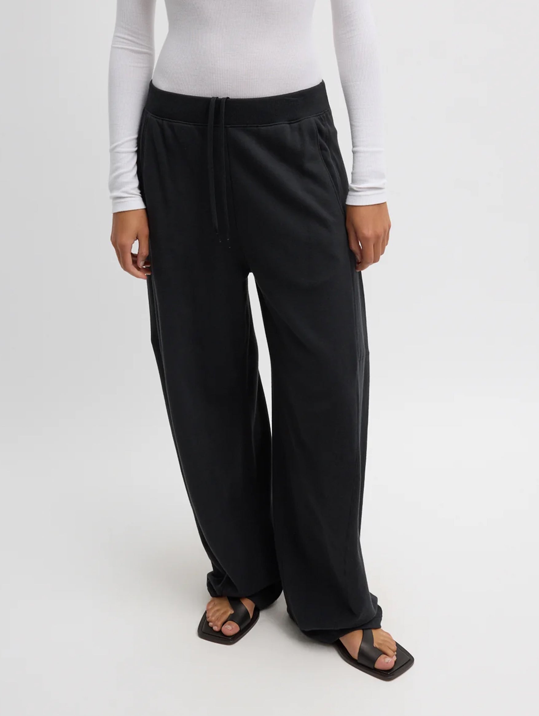Light Weight Sweatshirting Winslow Pant Regular in Black