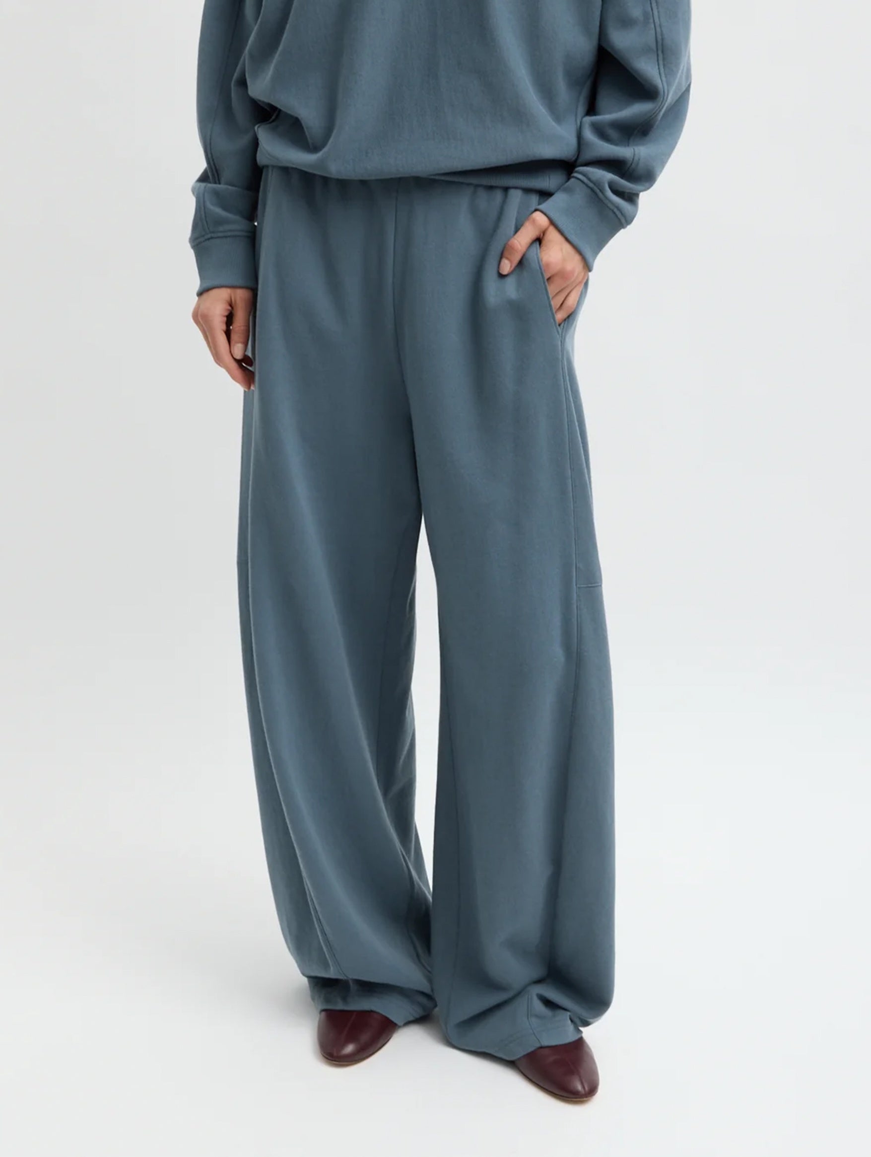 Light Weight Sweatshirting Winslow Pant Short in Blue Grey
