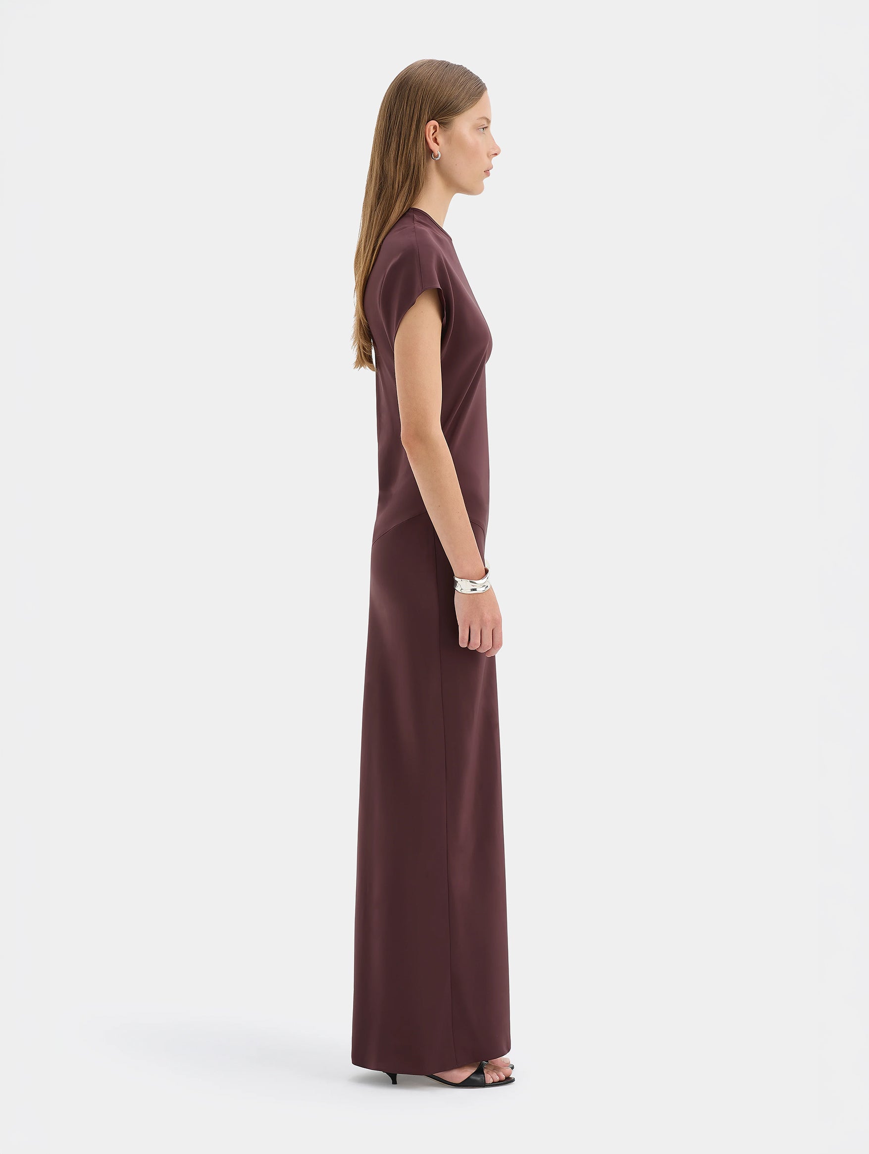 Noria Sleeved Gown in Dark Plum
