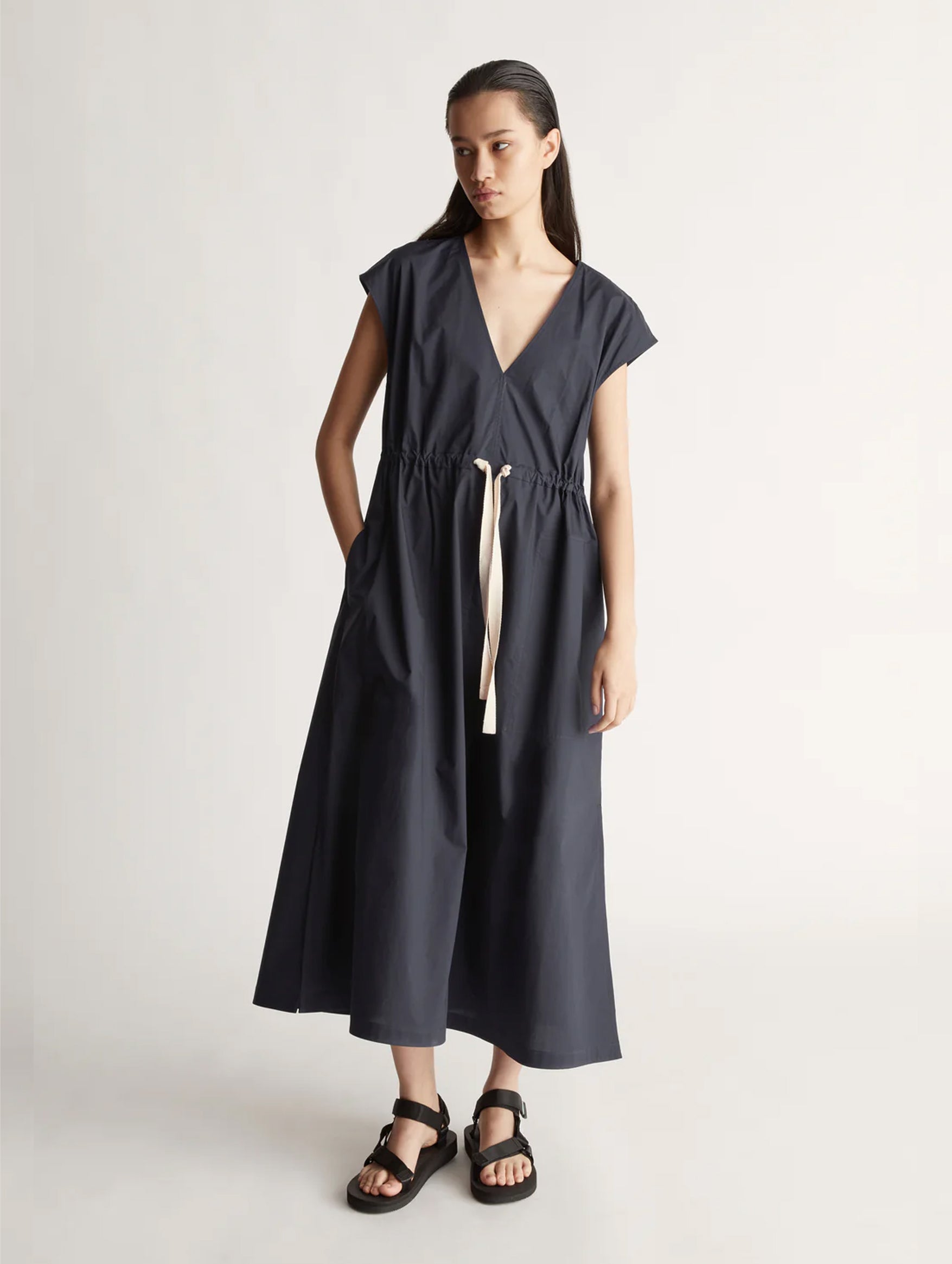 LM Poplin V Neck Dress in Navy