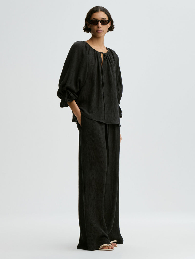 Rose Weave Blouse in Black