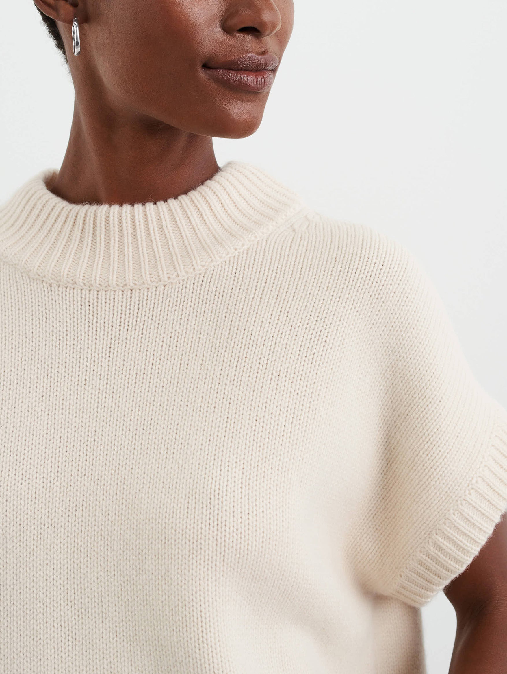 Round Neck Cashmere Top in Feather White