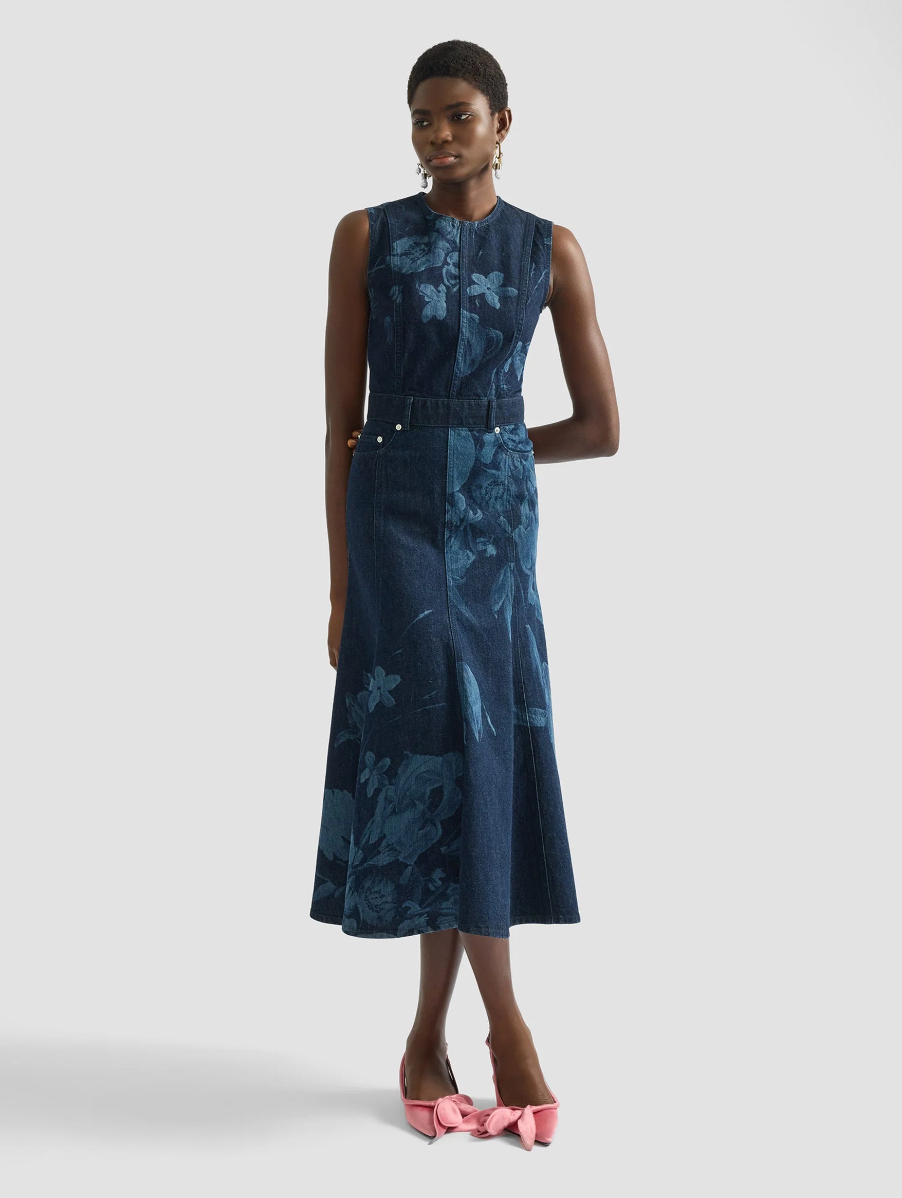Sleeveless Fluted Midi Dress in Dutch Flower Painting Indigo