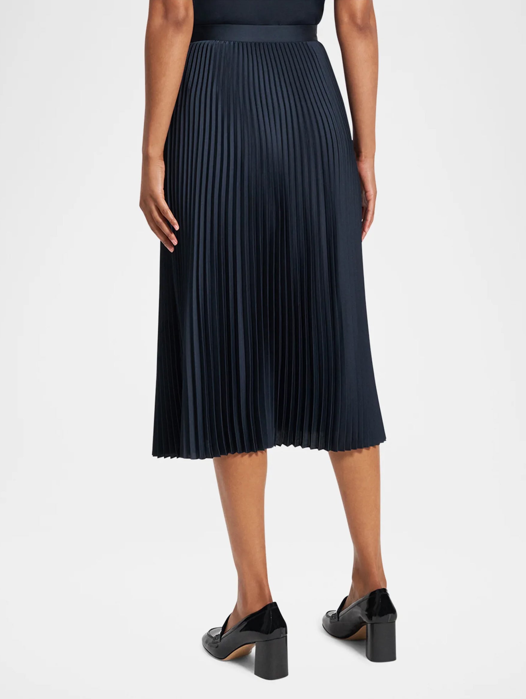 Slim Pleat Skirt in Navy