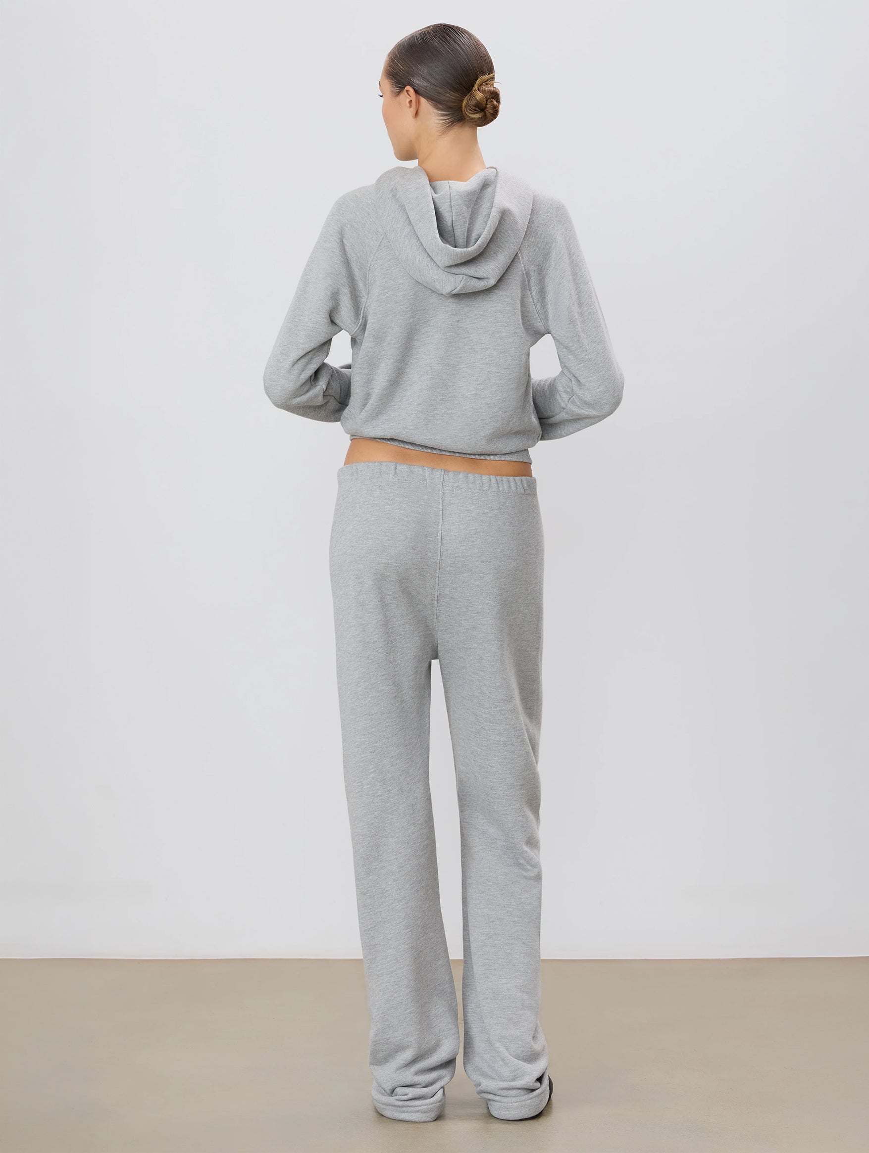 Straight Leg Sweatpant in Heather Grey