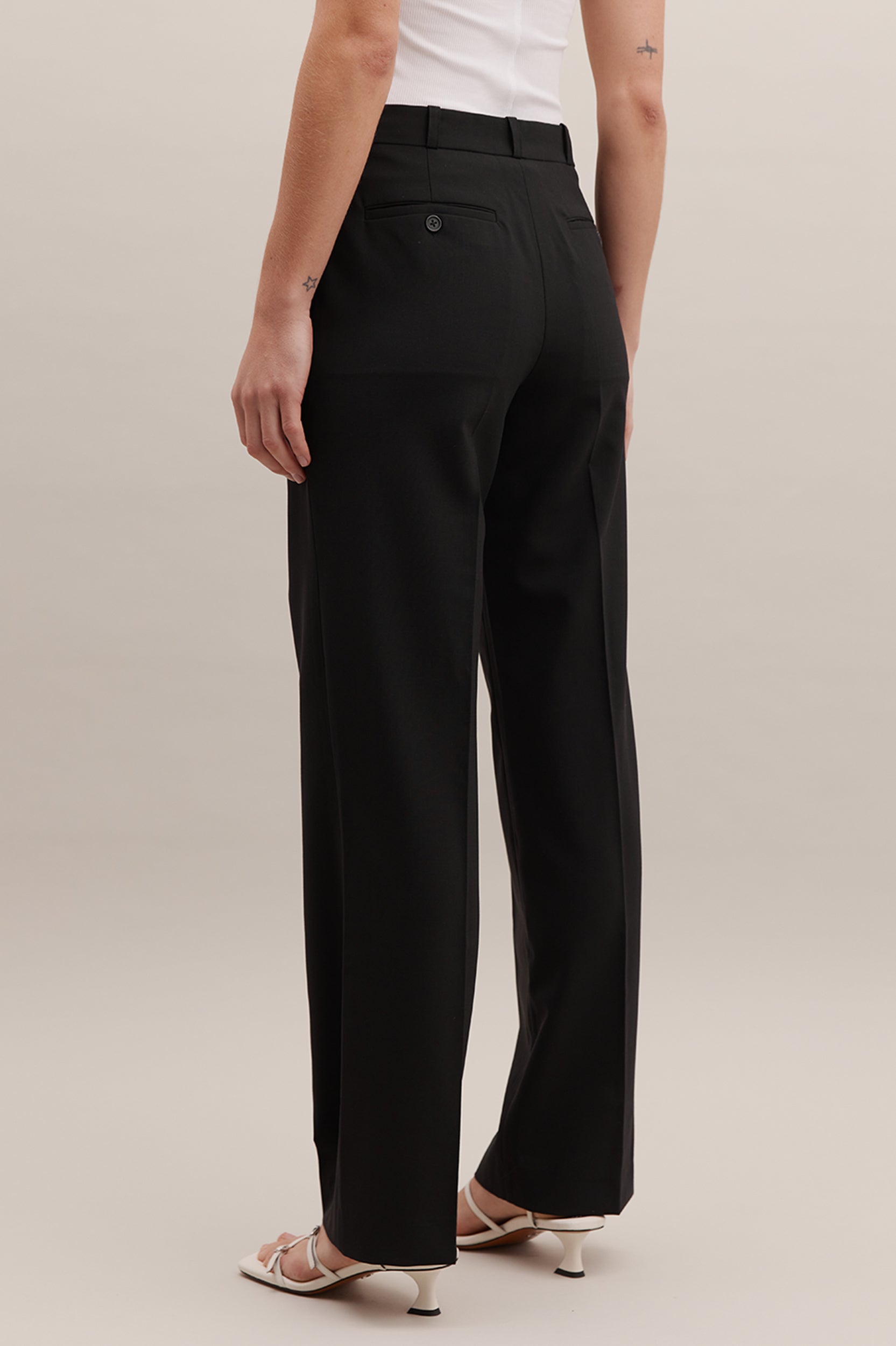 Straight Tailored Trouser in Black