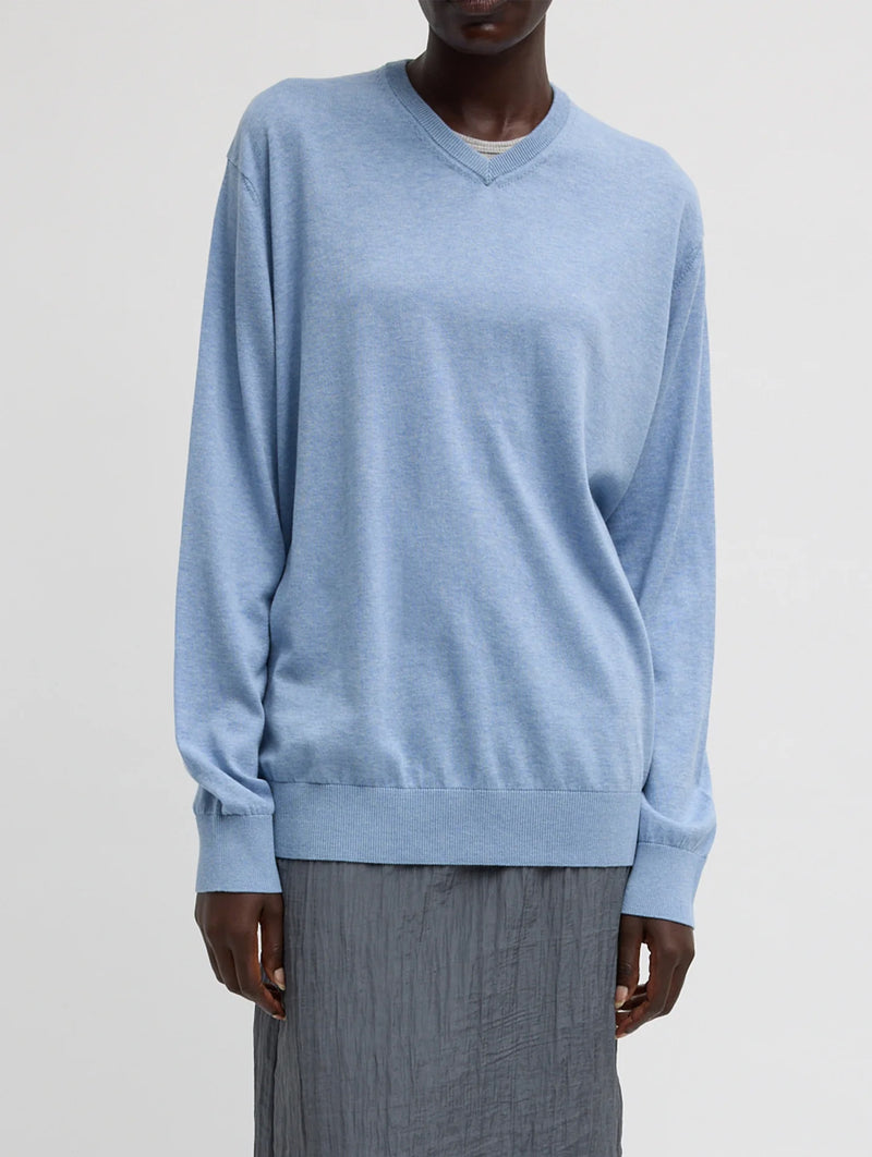 Super Fine Gauge Perfect V-Neck Mens Pullover in Blue Melange