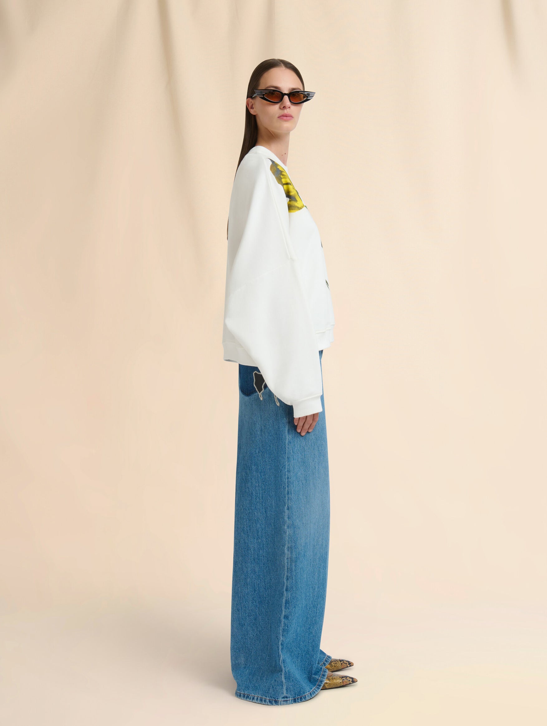 Sweatshirt With Tulip Print in White