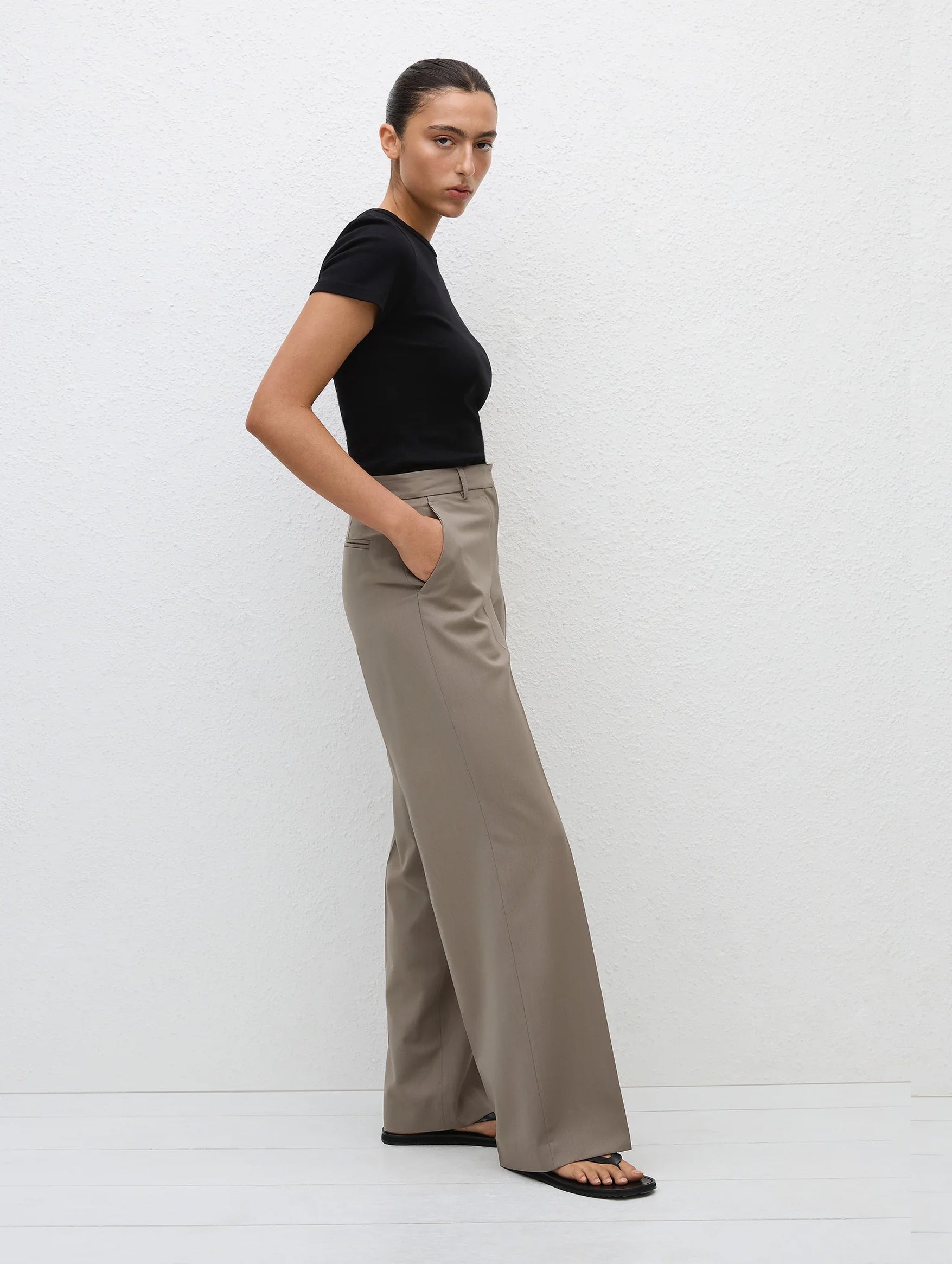 Relaxed Tailored Trouser in Taupe