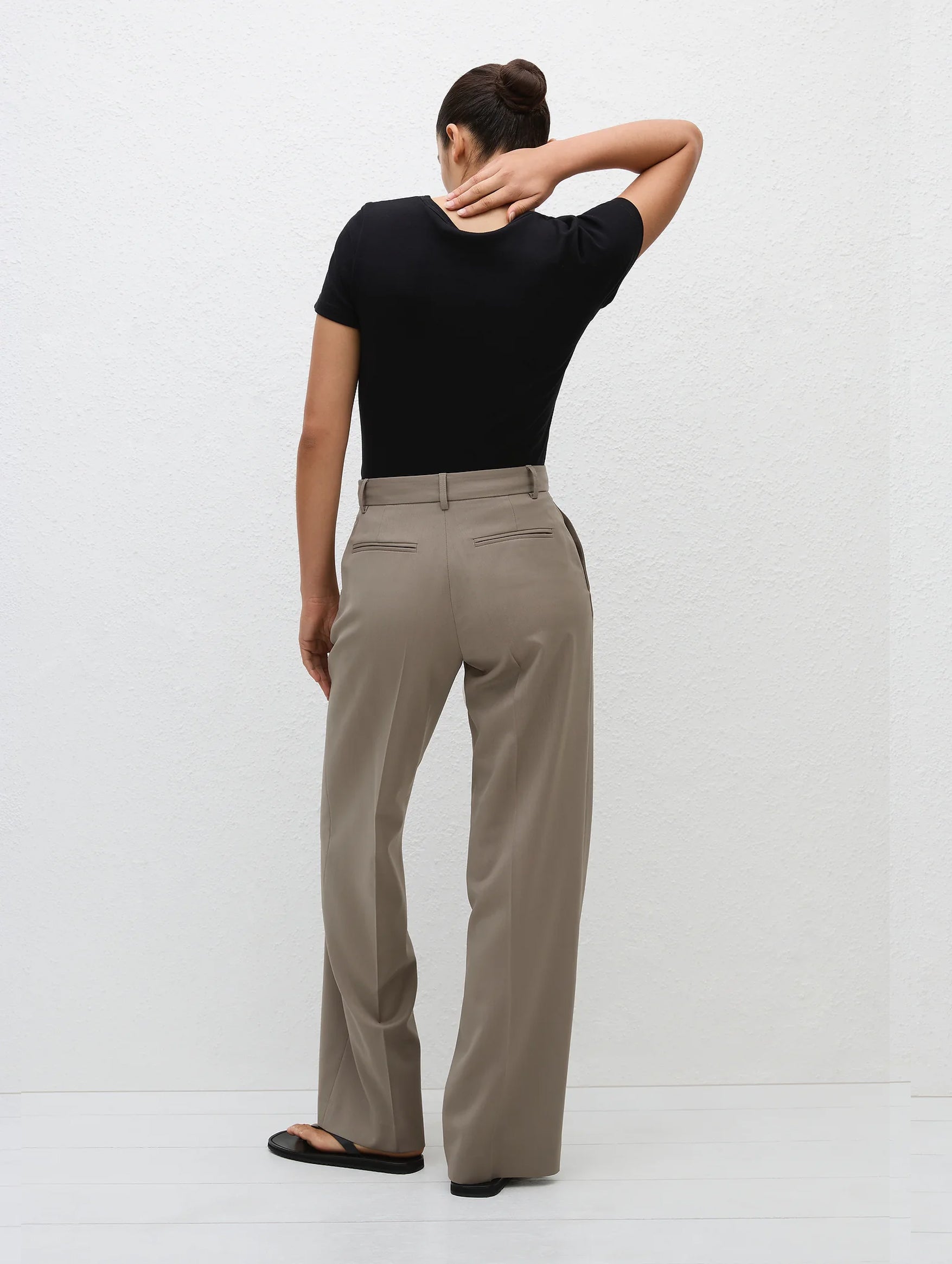 Relaxed Tailored Trouser in Taupe