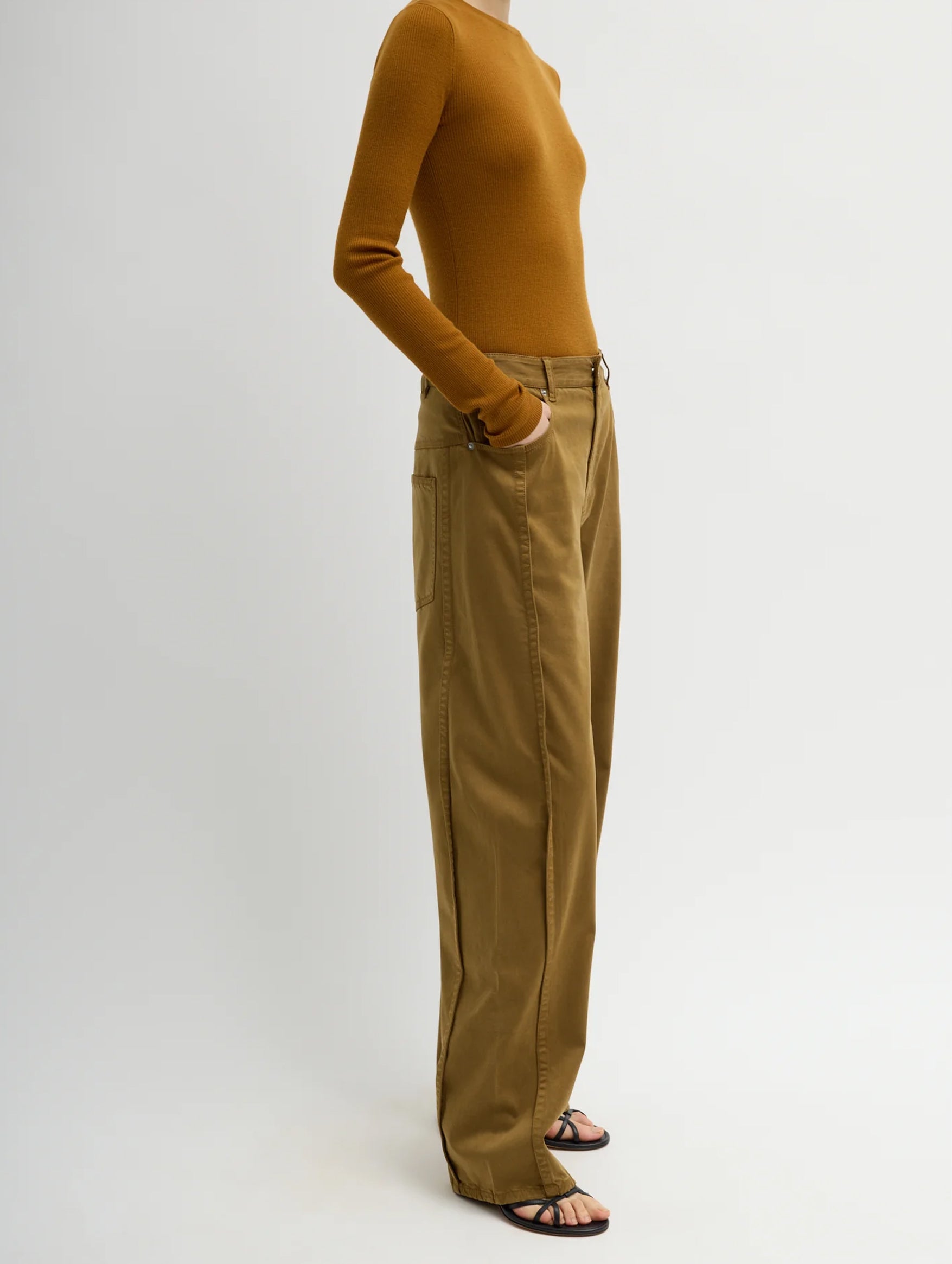 Garment Dyed Stretch Twill Regular Tuck Pant in Dark Tan