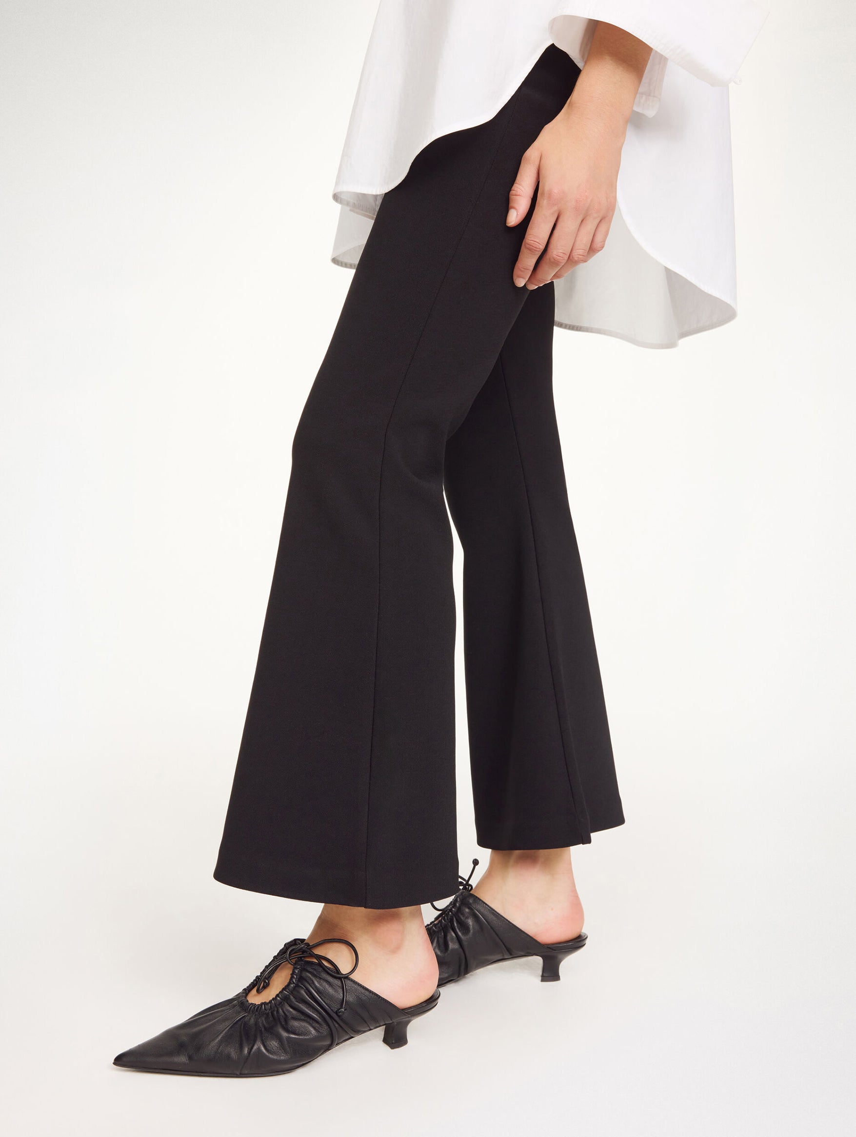 Vilanna High-Waist Trousers in Black
